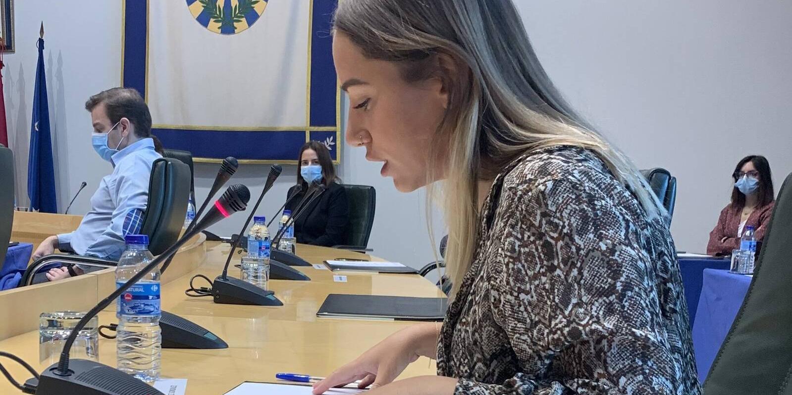 La portavoz del PP de Fuenlabrada, Noelia Núñez, al Pleno: “Aquellos que no tengan un familiar trabajando en el Ayuntamiento que levanten la mano”