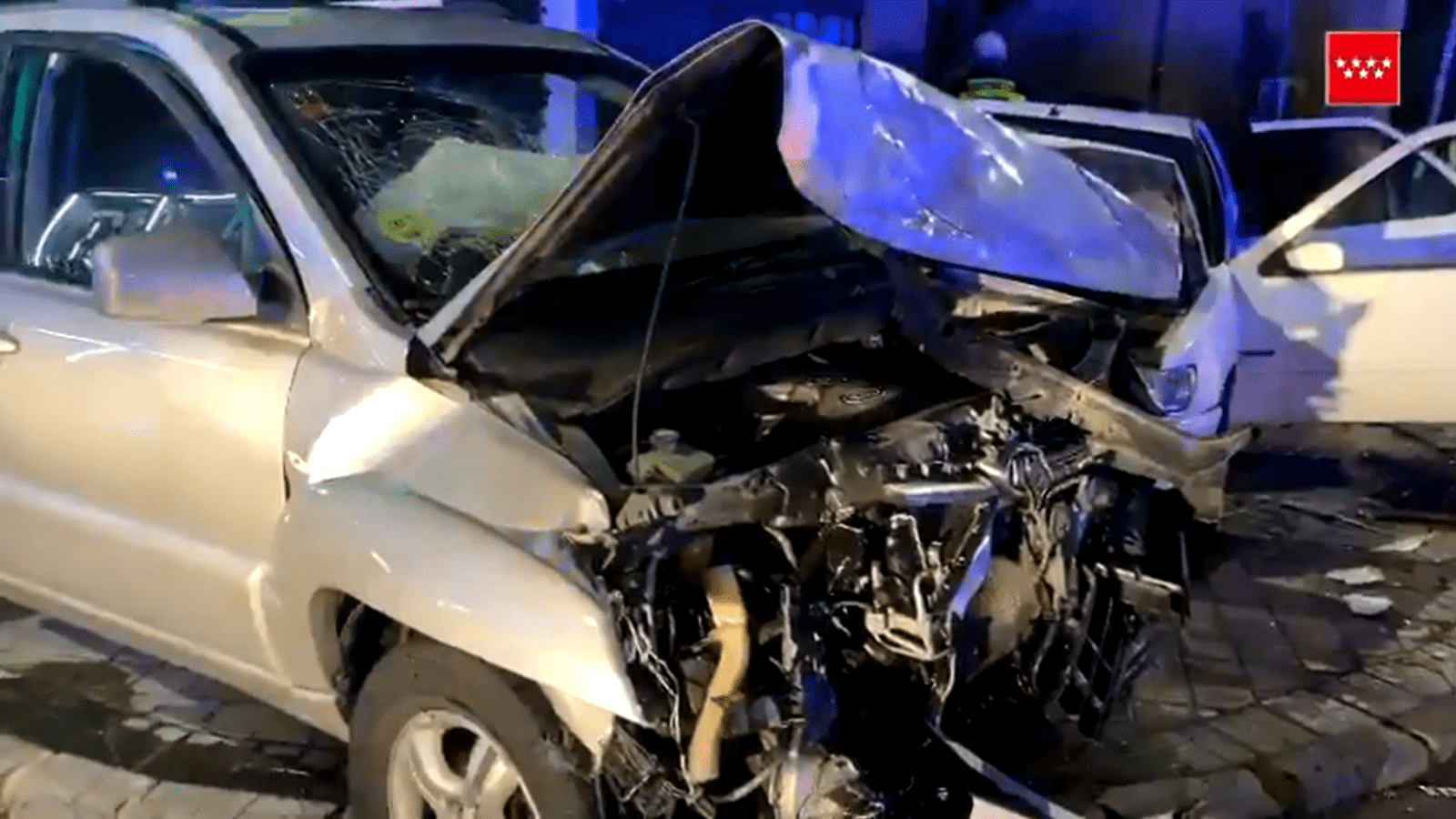 Un joven herido grave y dos personas leves en una colisión de dos turismos en Pozuelo de Alarcón