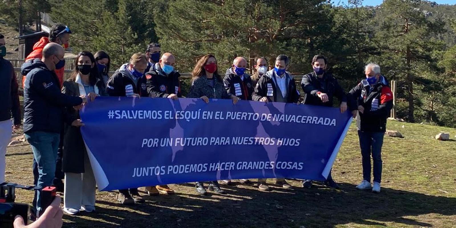 El Gobierno regional y Vox reivindican la importancia de las pistas de Navacerrada junto a la iniciativa 'Quédate en el Puerto' 