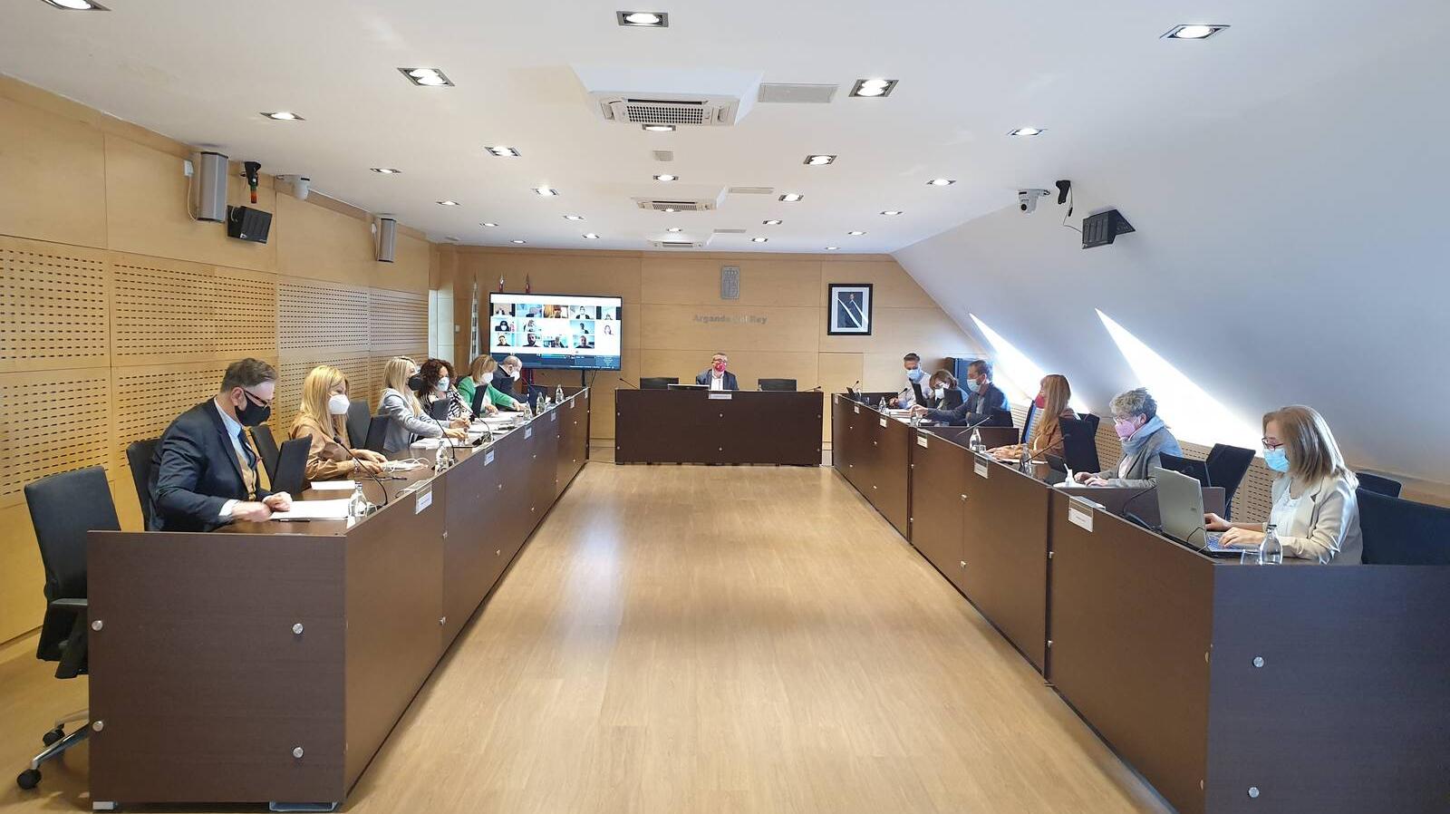 El Pleno de Arganda aprobó la apertura de los expedientes de contratación para los nuevos contratos de alumbrado y de recogida de residuos