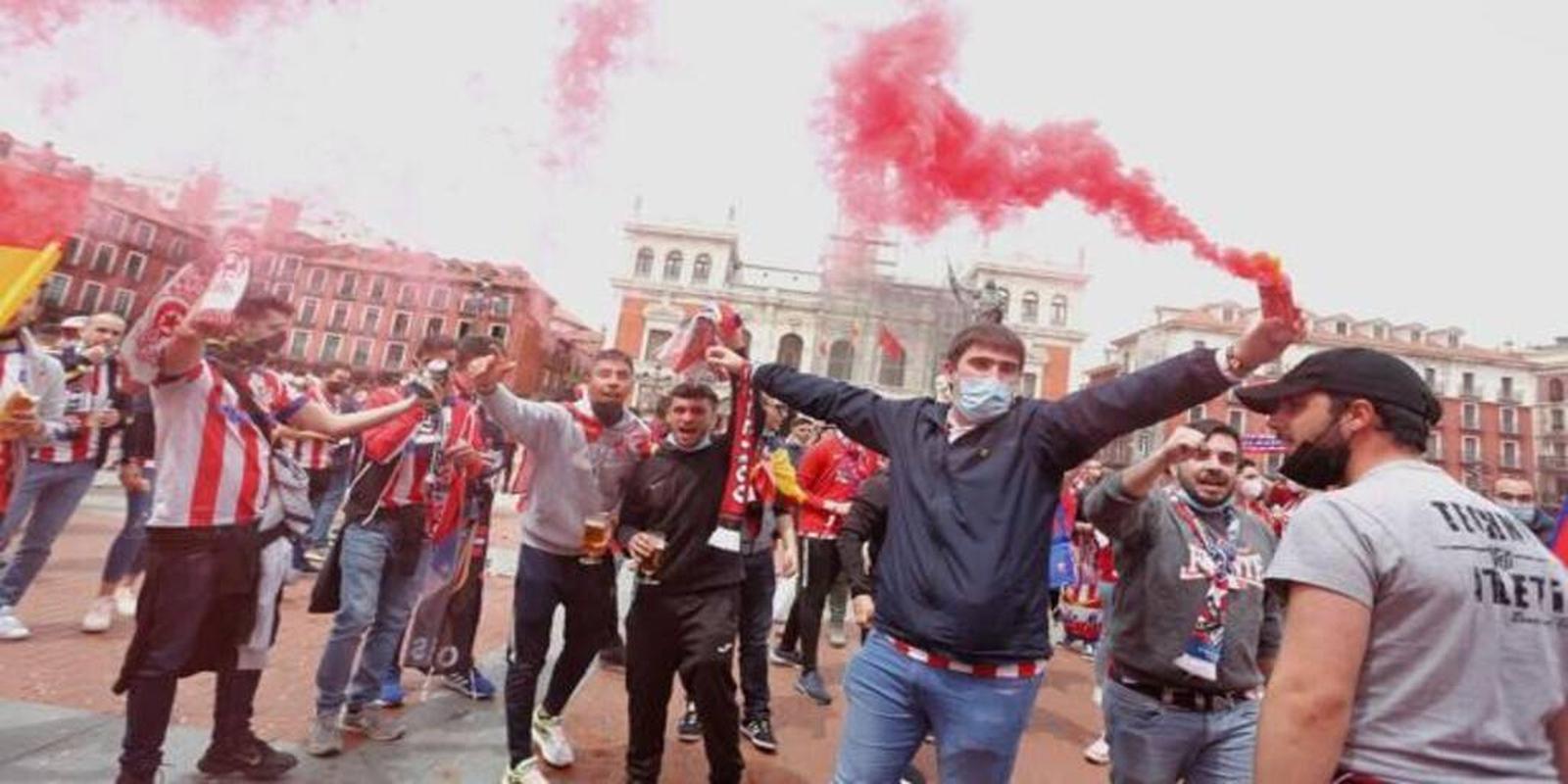 Atendido un joven aficionado del Atlético de Madrid tras quemarse la mano con una bengala en Valladolid