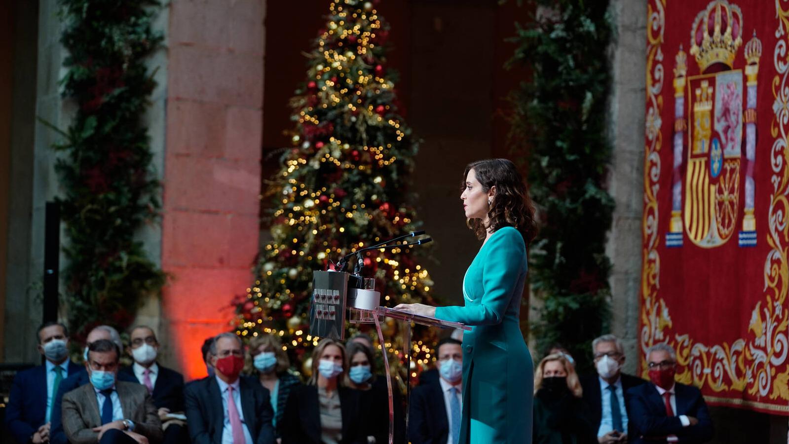 Ayuso defiende la Constitución y critica a los que buscan "demonizar" la Transición y "dinamitar" el orden constitucional