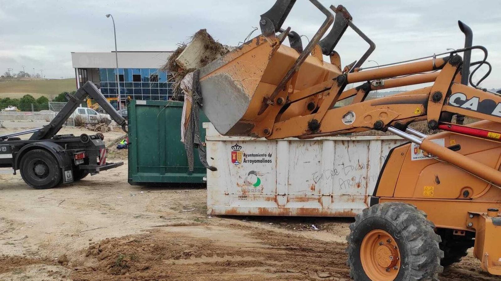 Arroyomolinos finaliza de nuevo los trabajos de limpieza de residuos de la Ribera de San Pedro
