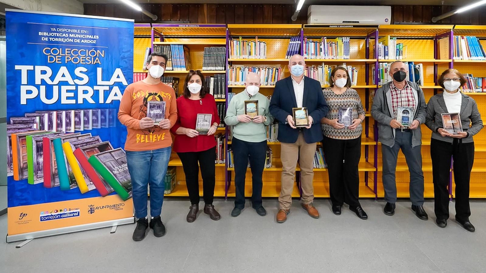Torrejón de Ardoz patrocina la colección de poemarios “Tras La Puerta” para que los poetas locales cuenten con un escaparate para su obra