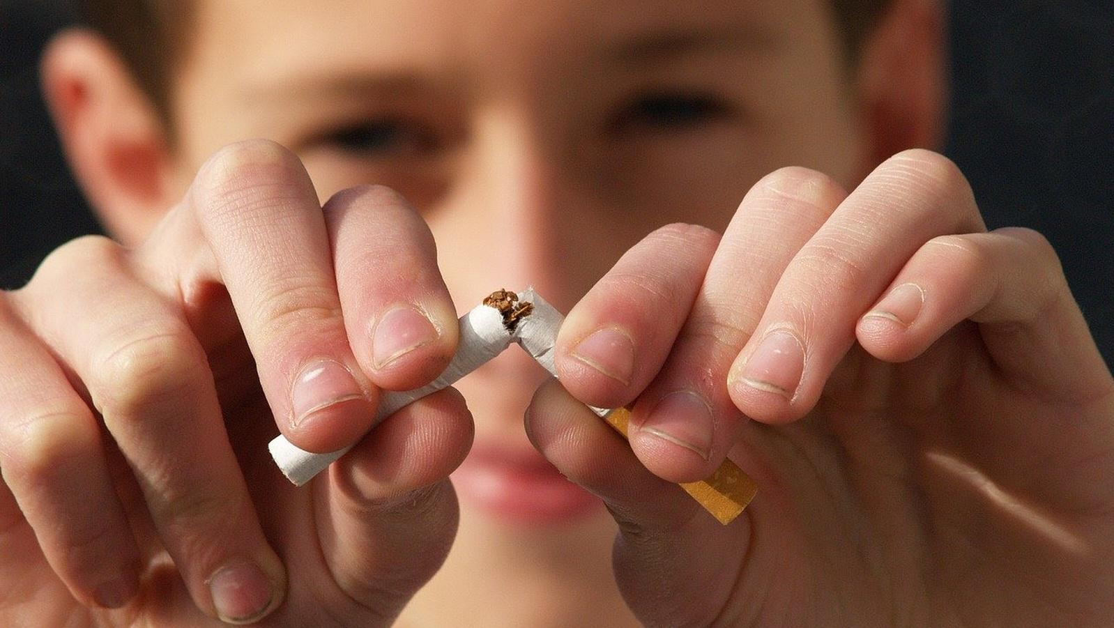 Fumar afecta negativamente la respuesta del cuerpo a las vacunas contra el COVID
