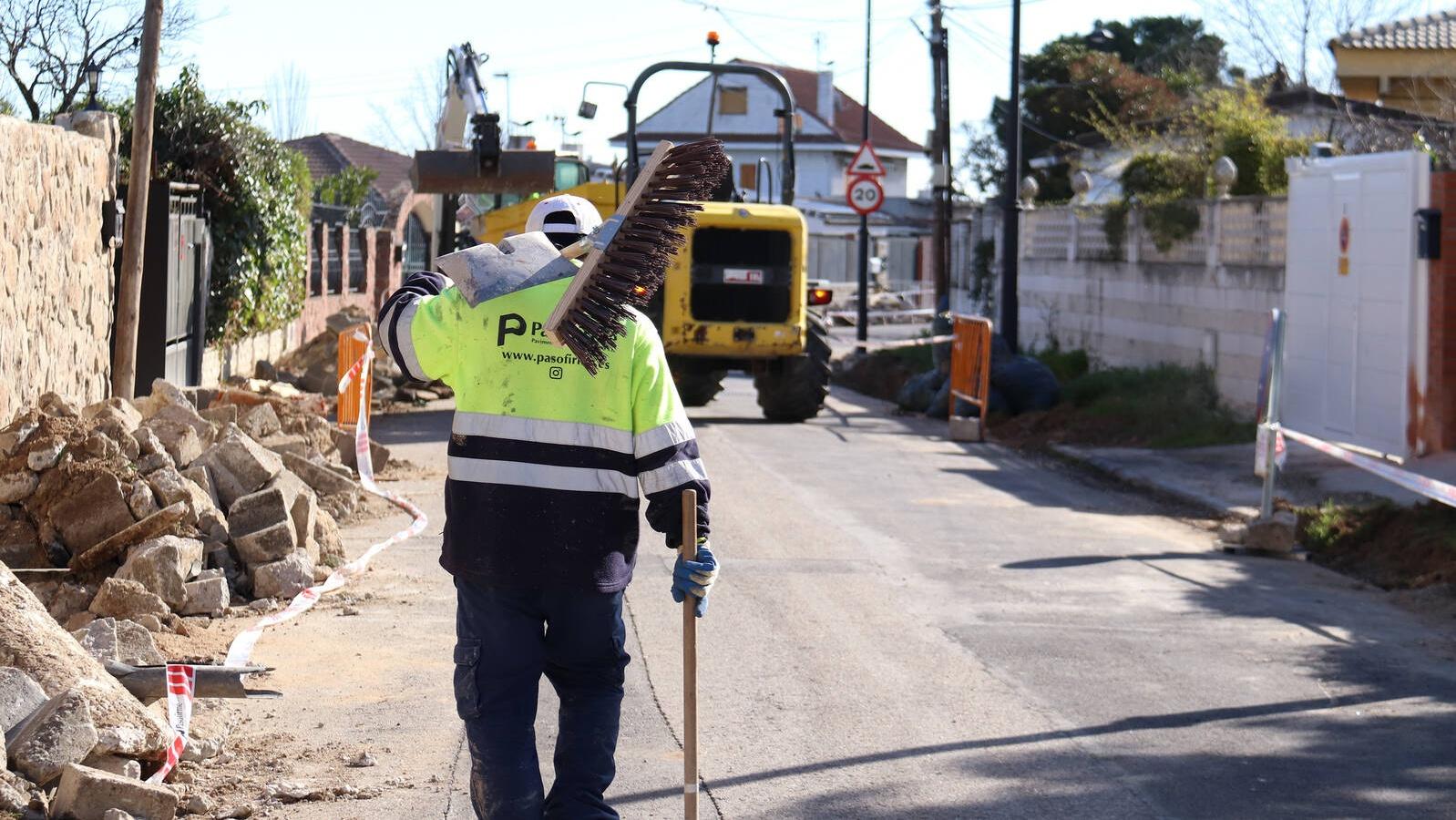 Sevilla la Nueva inicia las obras de pavimentación y acerado en la c/ Fuente Roque