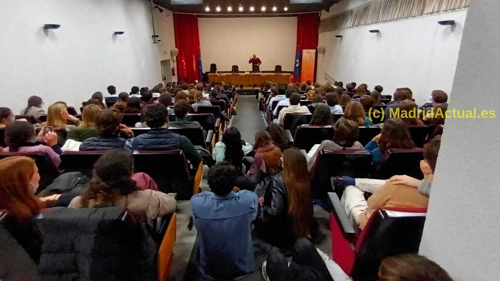 Universitarios de Teleco buscan reventar una charla para jóvenes en el Aula Magna de su escuela