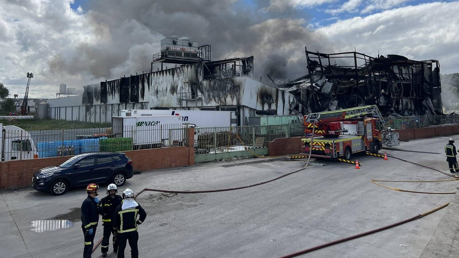 Arde sin heridos una nave cárnica junto al Matadero de Getafe