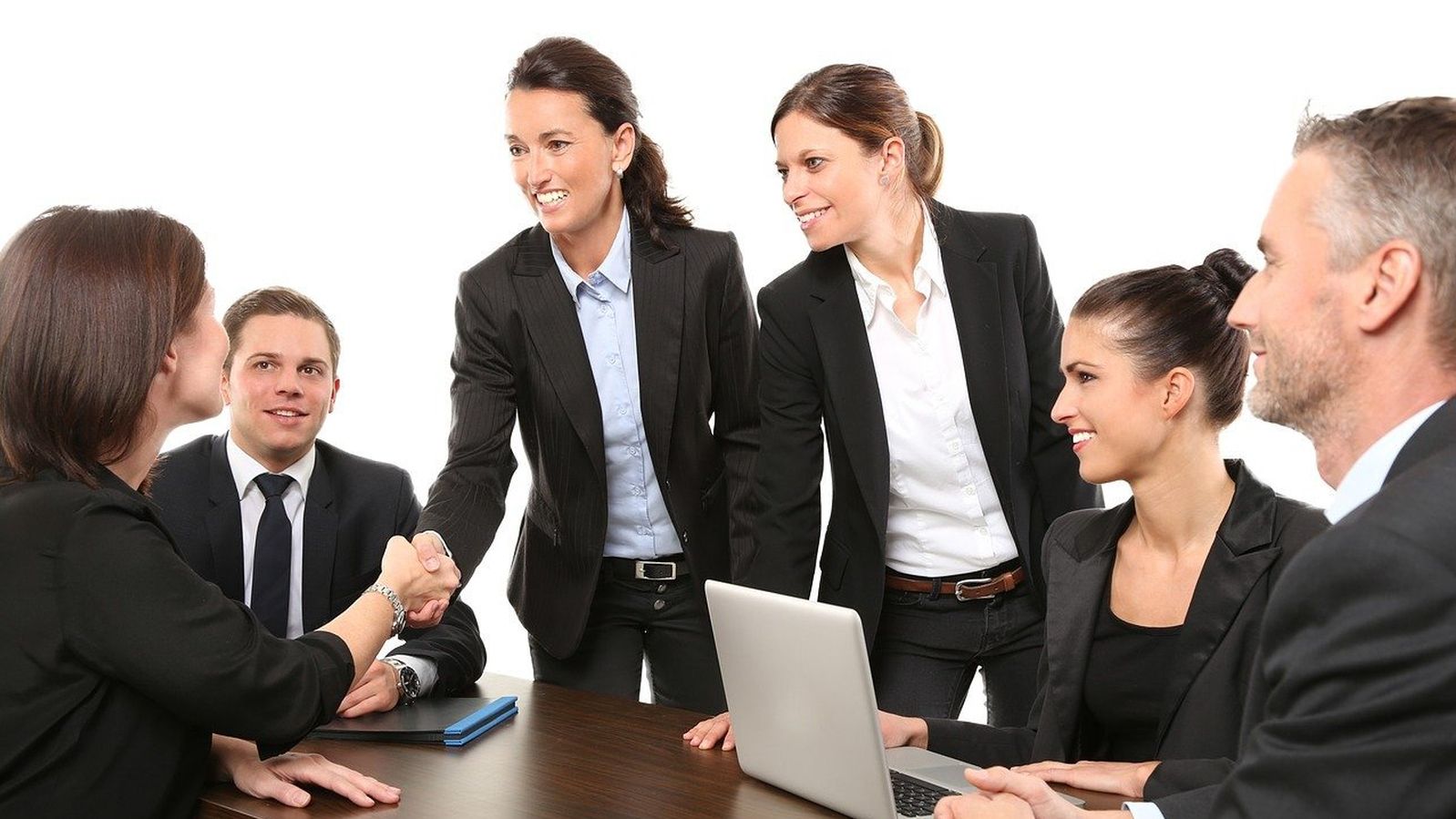 ¿Cuáles son los medios más eficientes para encontrar empleo en la actualidad?