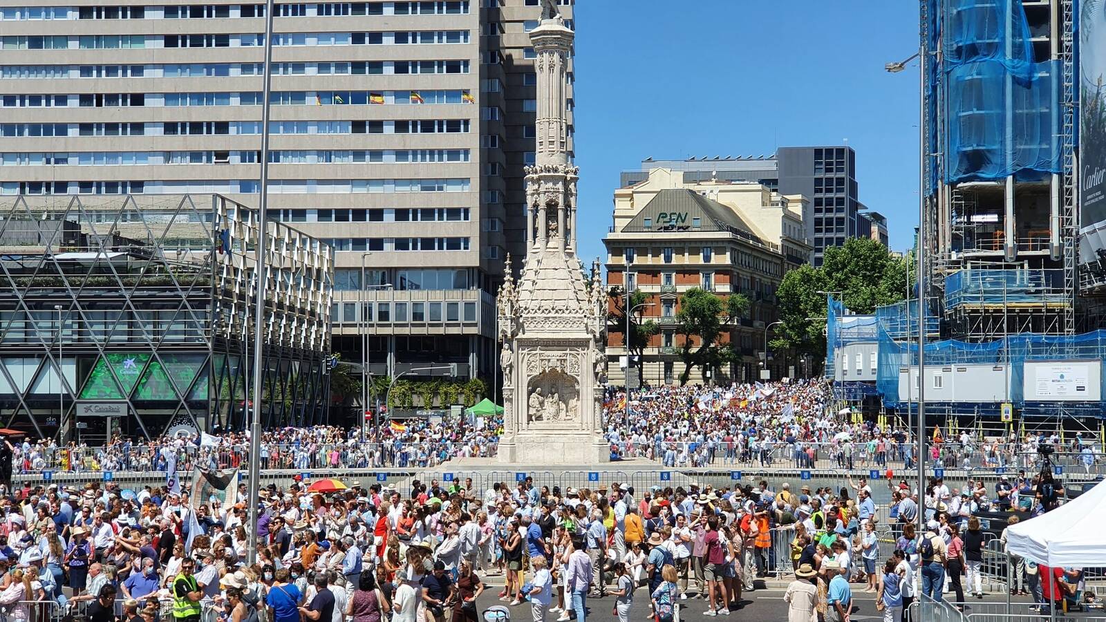 Decenas de miles de personas salen a las calles de Madrid en defensa de la vida