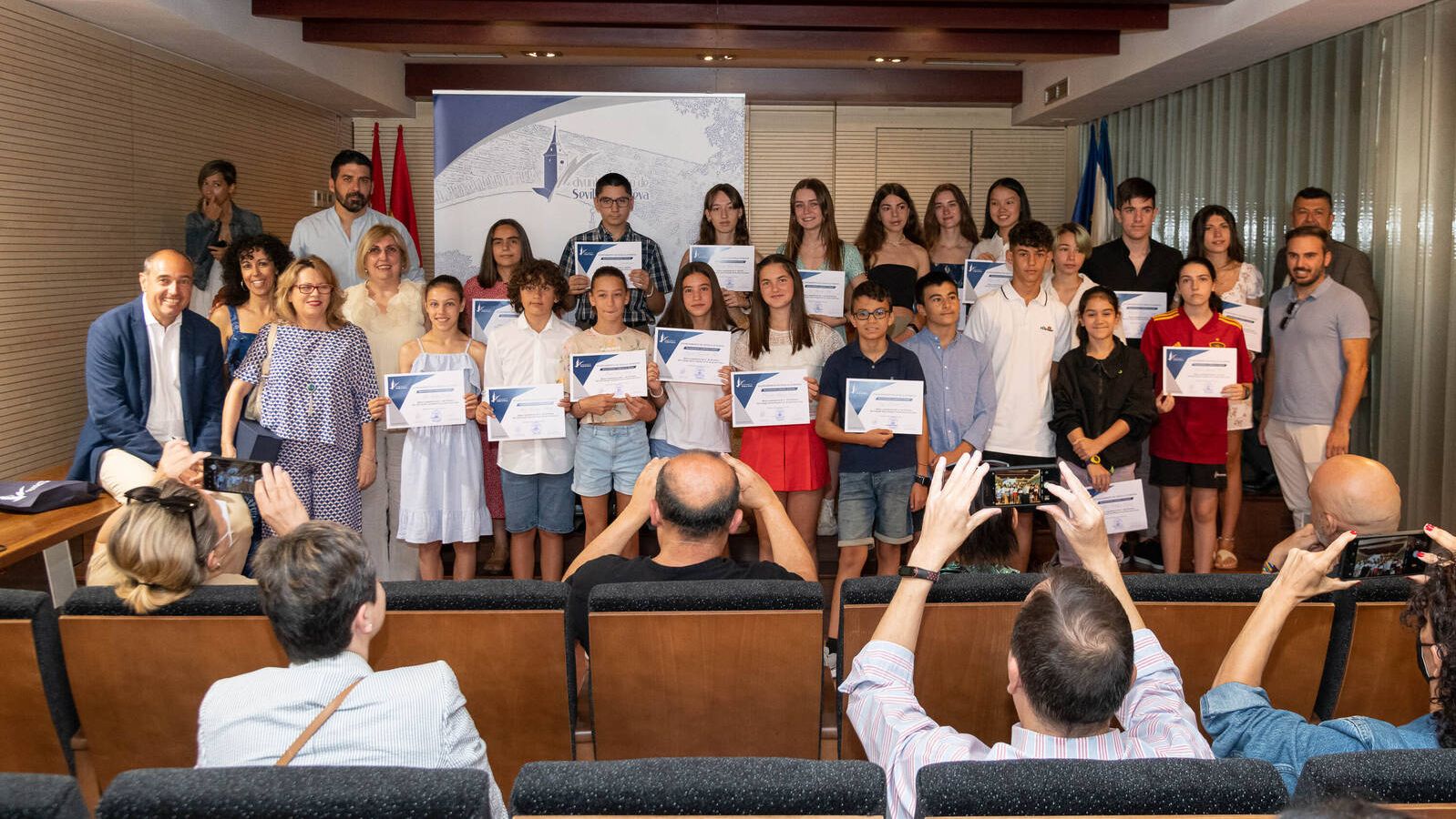 Sevilla la Nueva reconoce la excelencia académica y al esfuerzo de veintiún alumnos