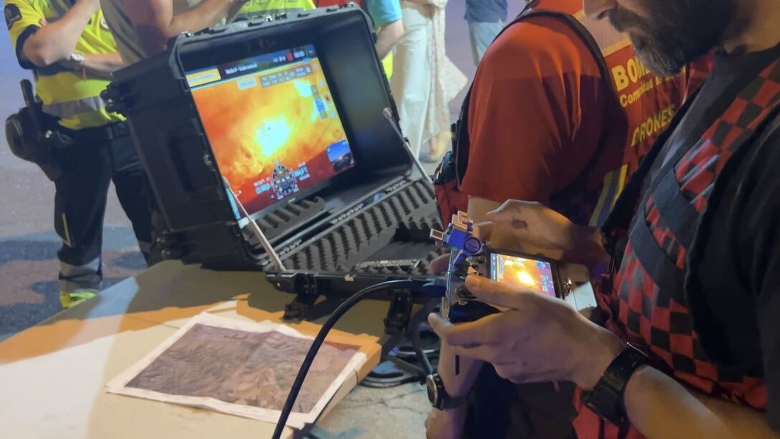 Activas 20 dotaciones de Bomberos y el Grupo Especial de Drones en el fuego de Aranjuez