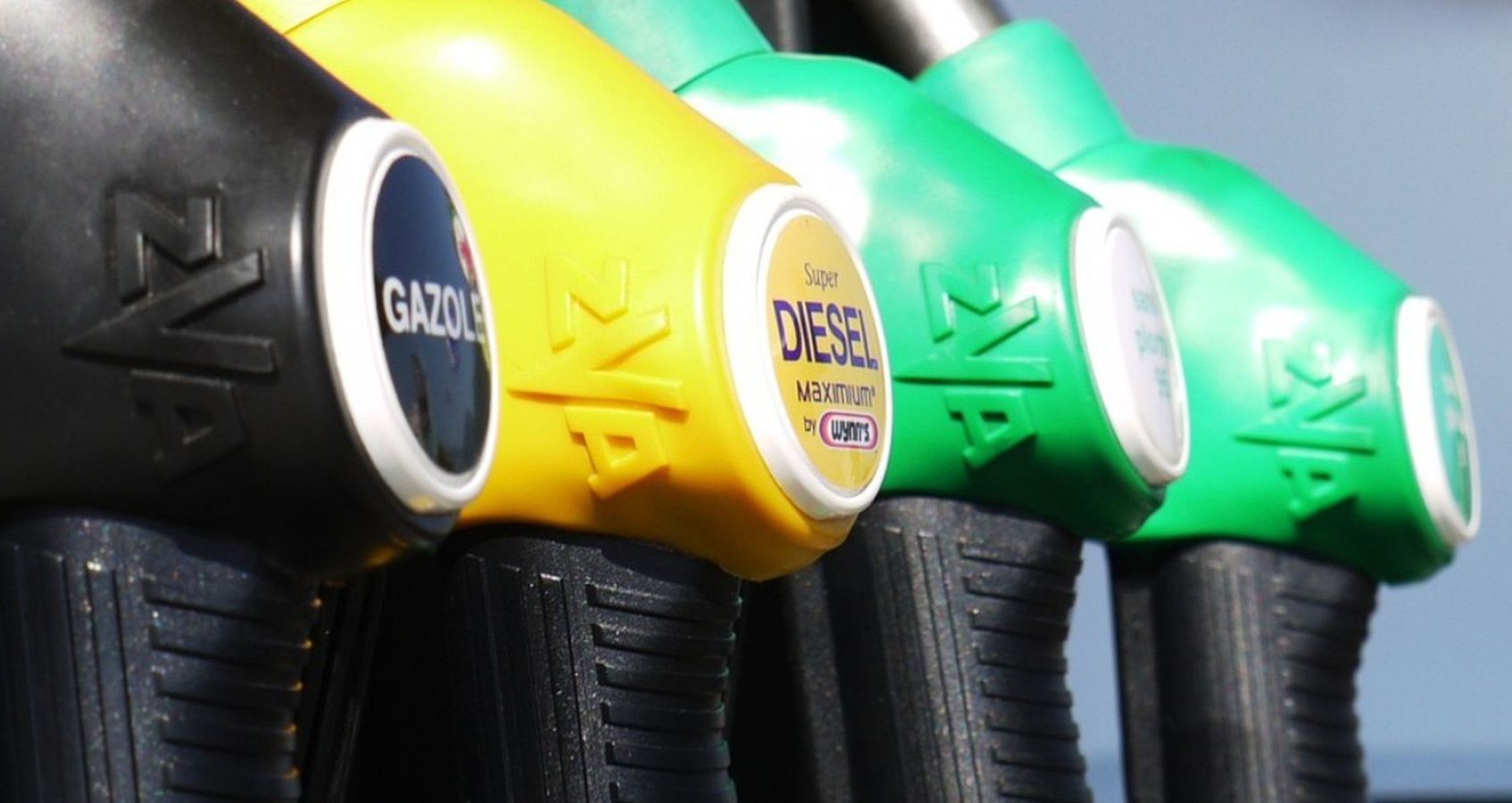 El aumento de los precios de la gasolina afecta a más de la mitad de los planes de verano de los consumidores