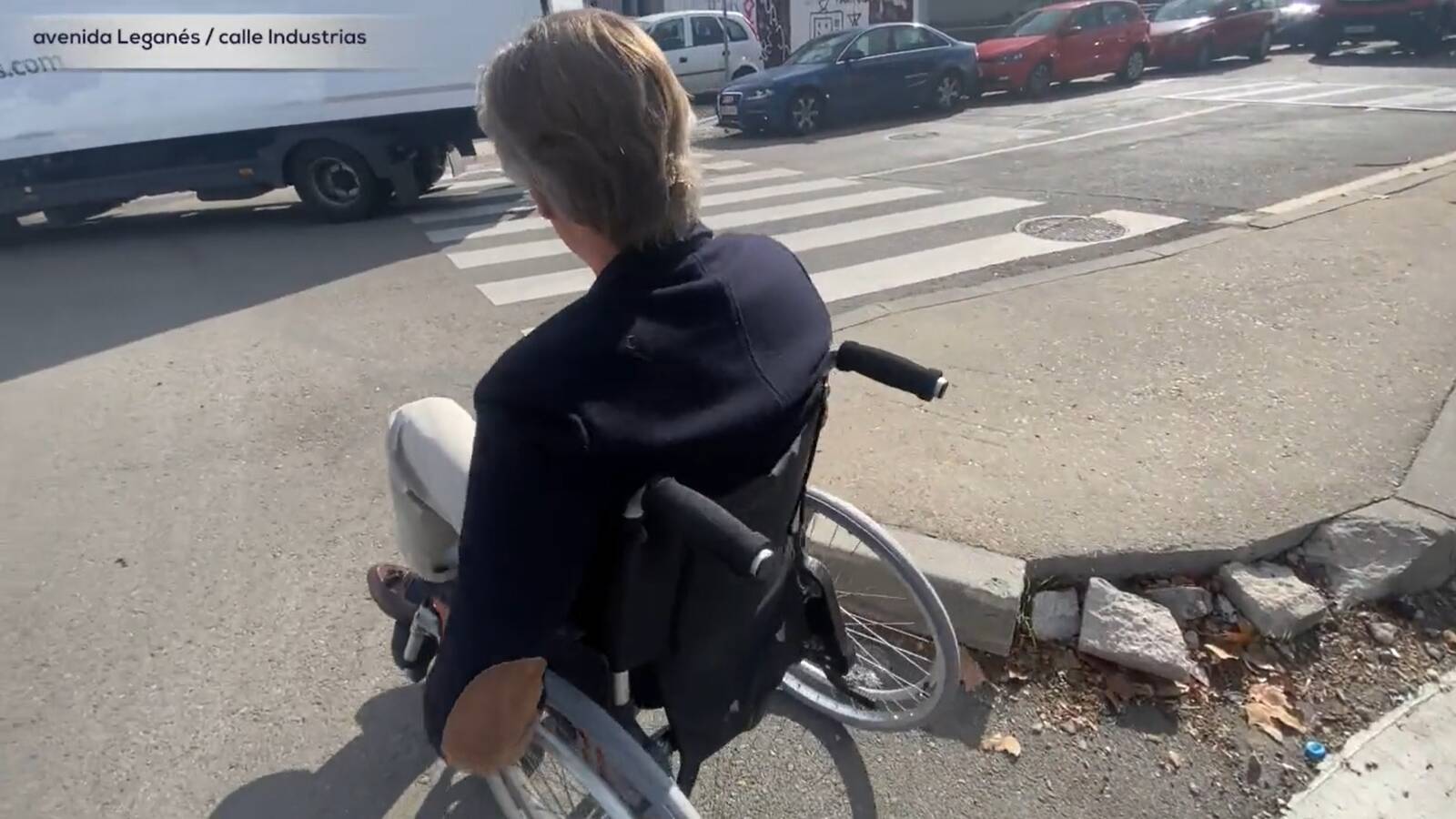 Terol denuncia los problemas de las personas con movilidad reducida para transitar en Alcorcón