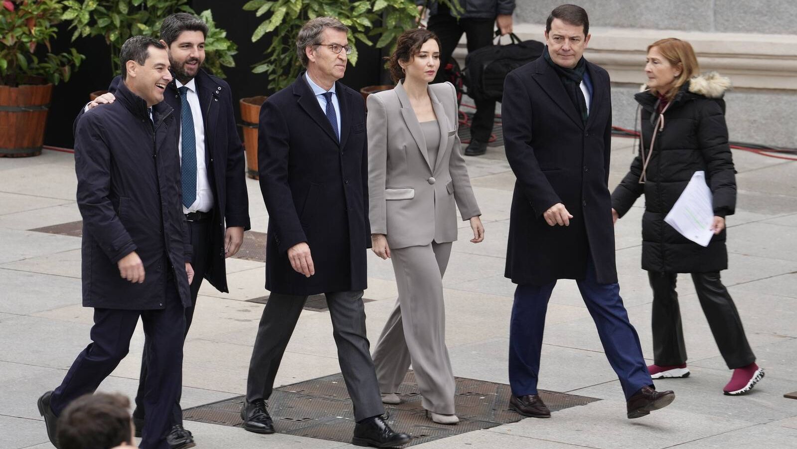 Díaz Ayuso alerta de que el 2023 puede que sea el último año de la etapa constitucional si Sánchez continúa en el poder