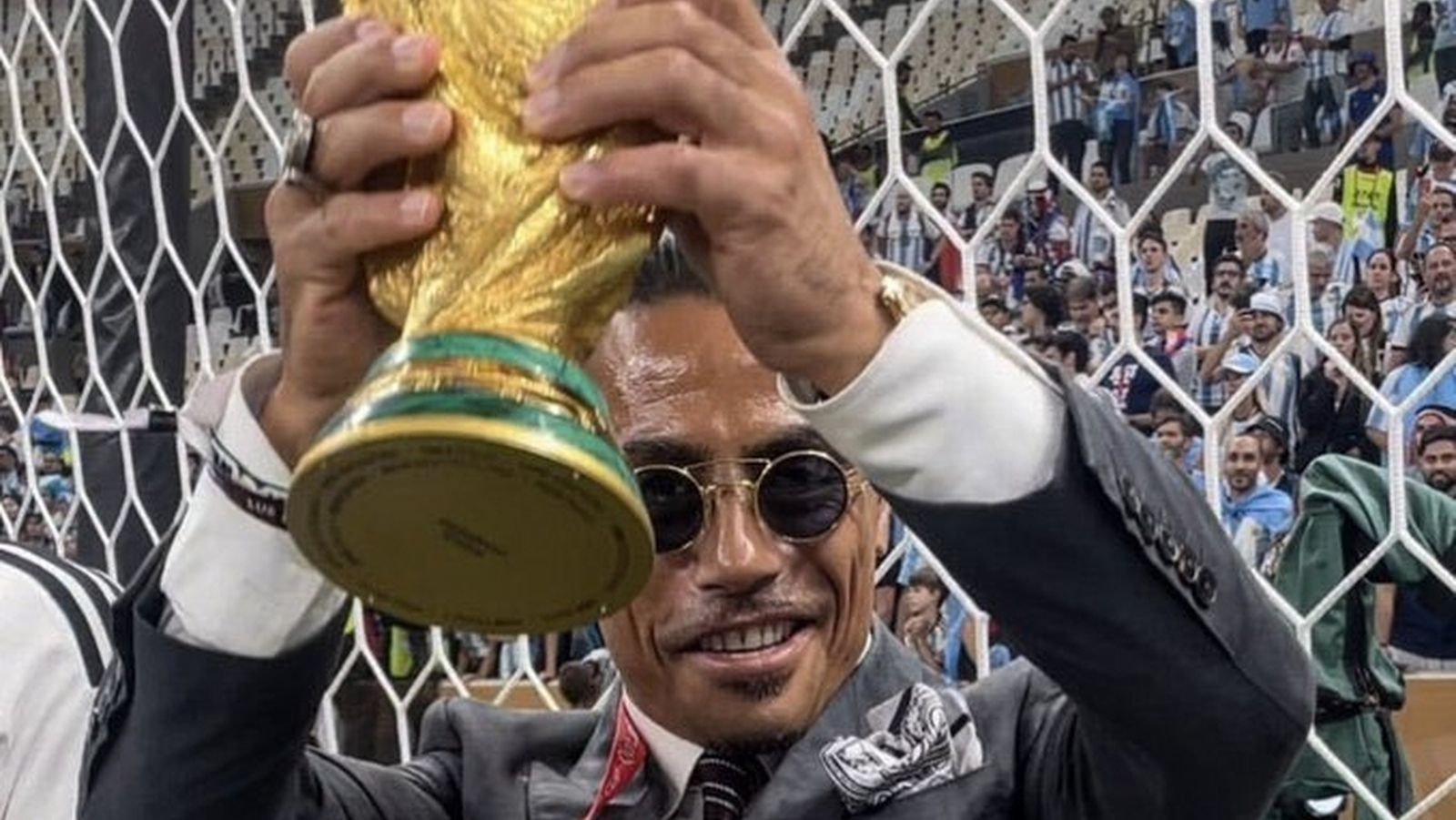  La FIFA investigará las causas del "acceso indebido" del popular chef Salt Bae tras la final del Mundial