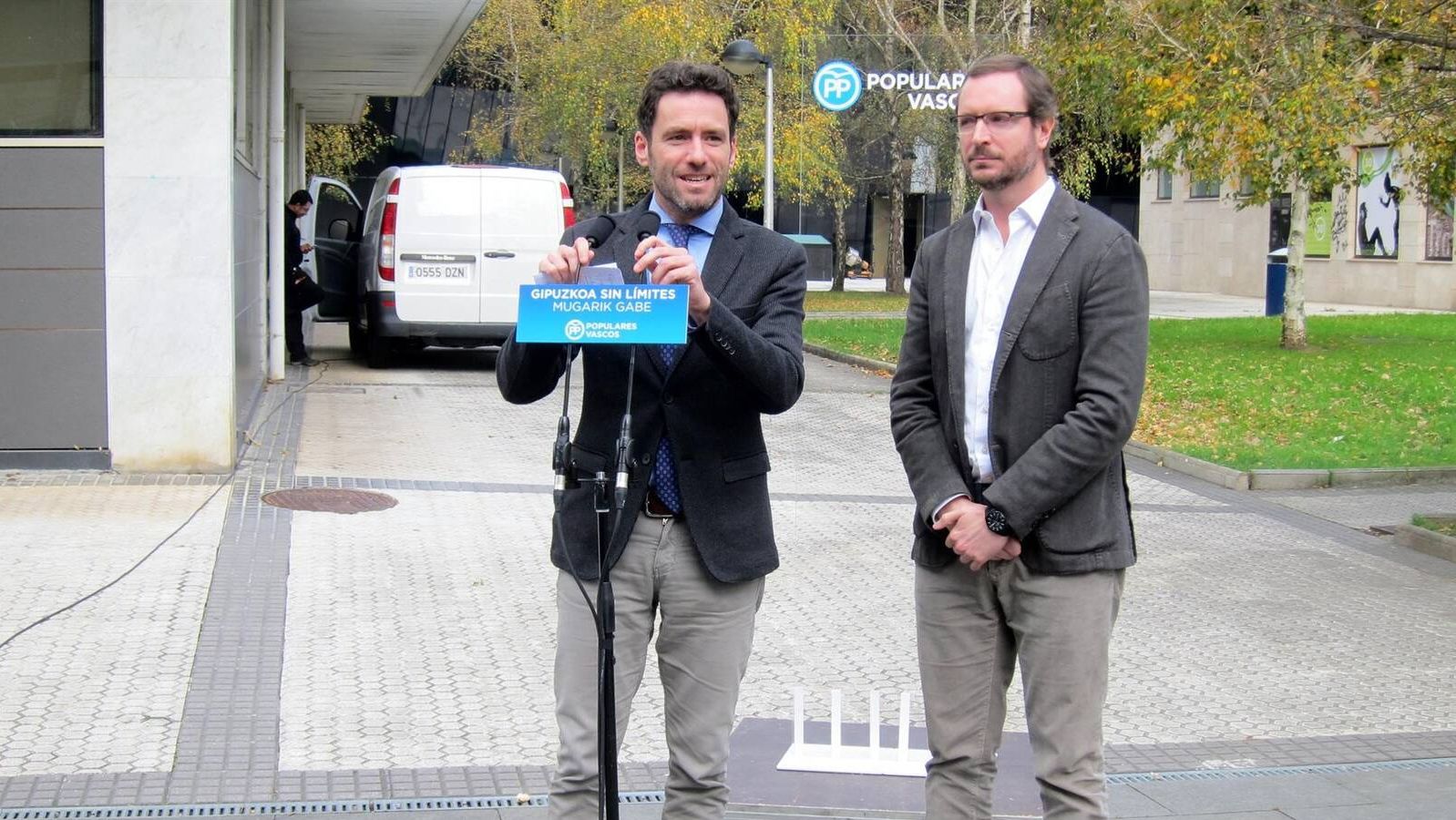El PP pide a Villacís una petición "expresa" de unirse al proyecto de Feijóo y recuerda que la lista de Madrid la hace Ayuso