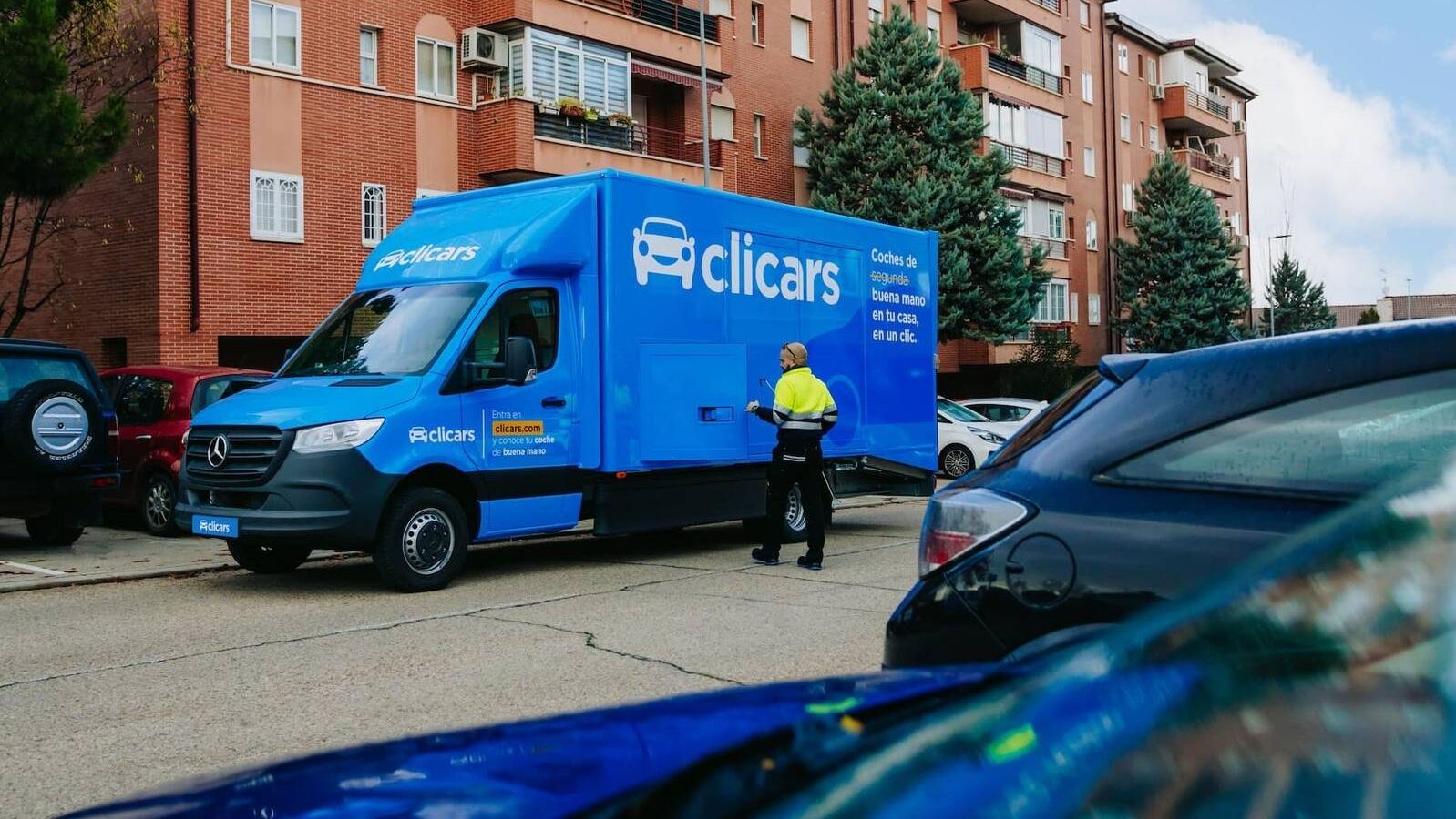 Clicars se reinventa con su nueva flota de "cigüeñas" para la entrega a domicilio