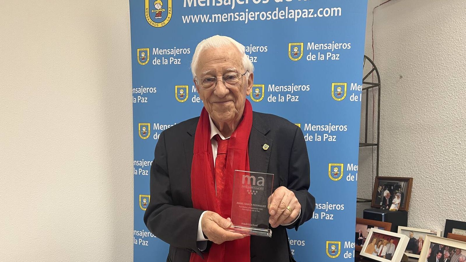El Padre Ángel, premio Madrid Actual por su labor solidaria