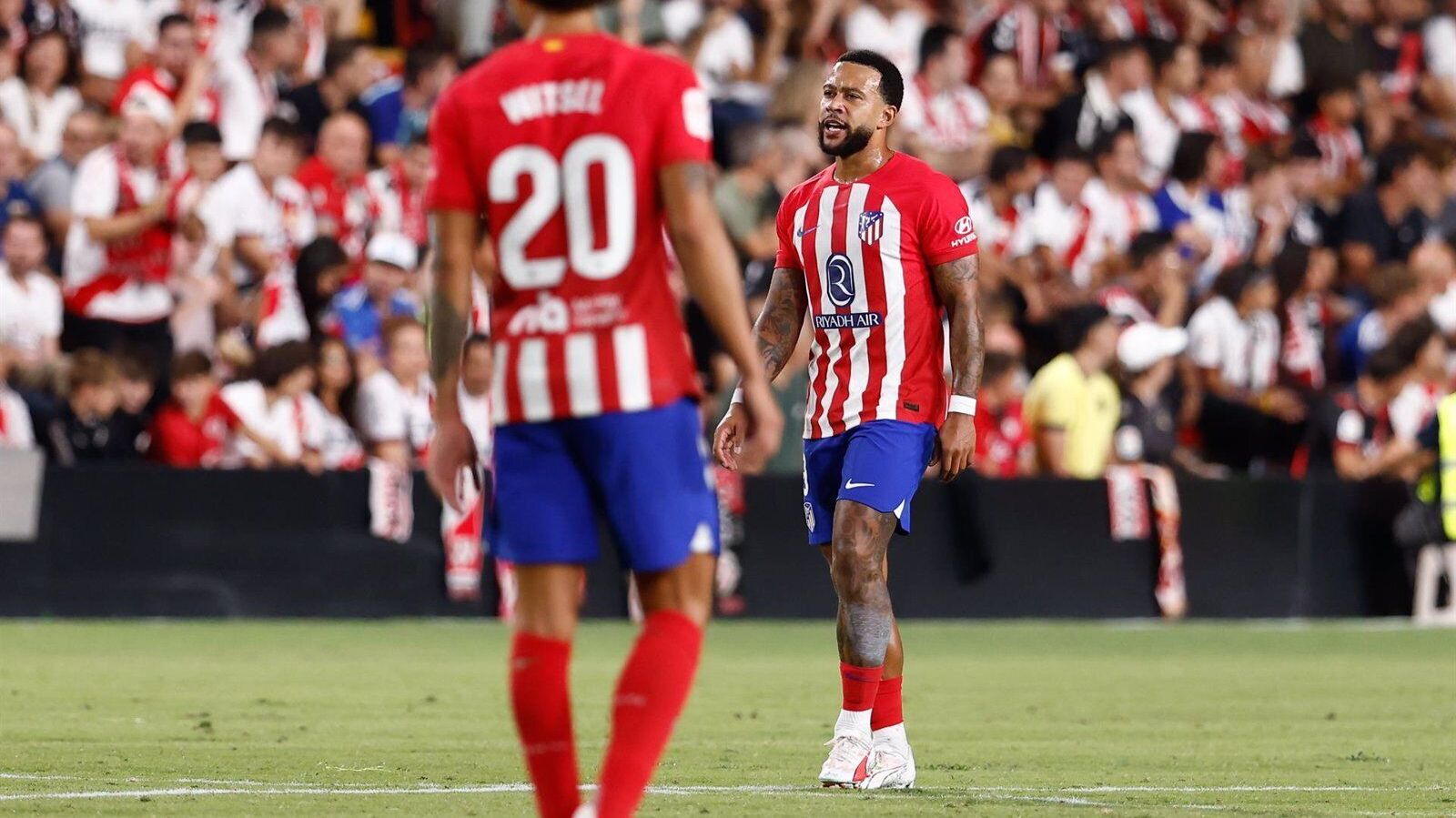 El delantero del Atlético Memphis Depay sufre una lesión en el muslo derecho