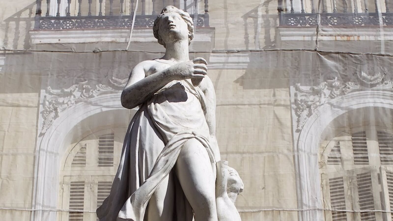 Trasladada la estatua de la Mariblanca a su nueva ubicación en la Puerta del Sol