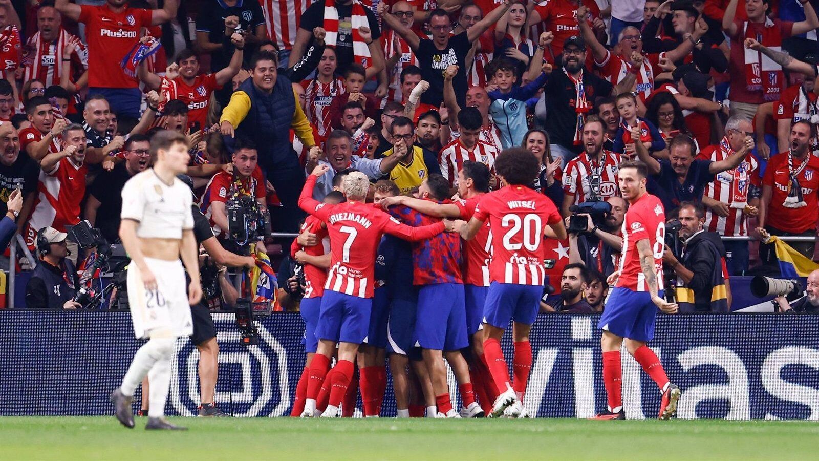 El Atlético bombardea al Madrid en un derbi que cortó la racha del equipo blanco