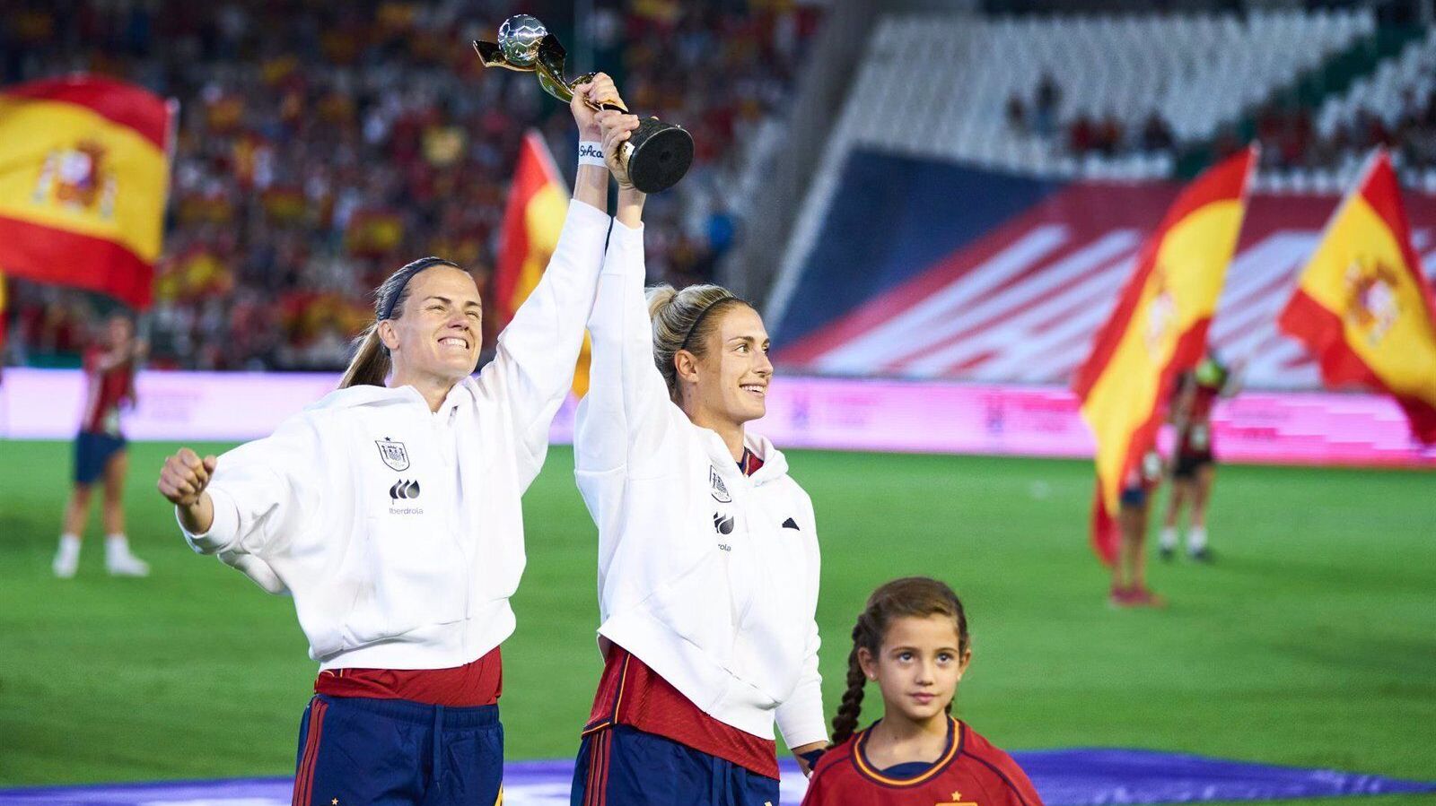 España golea y engancha