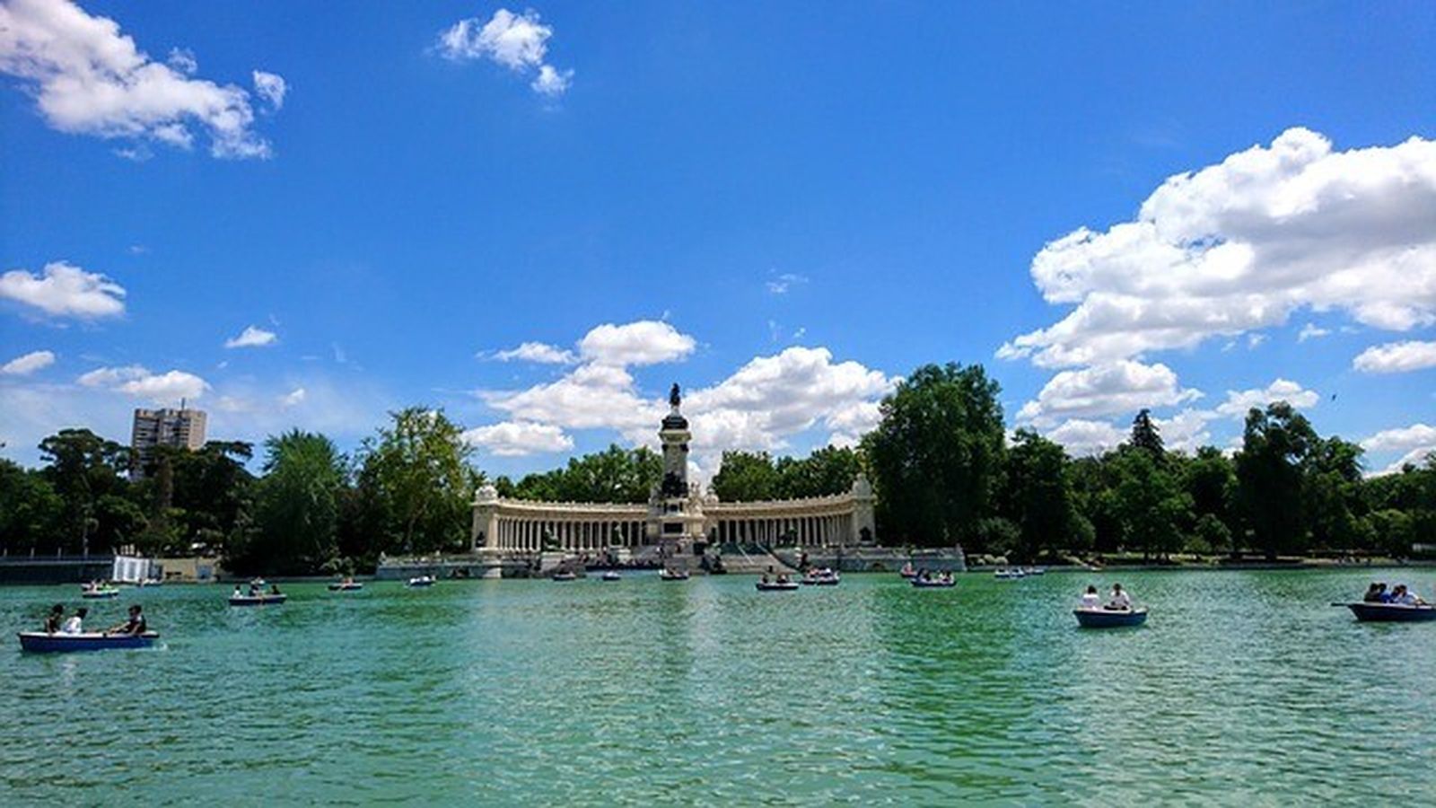 El Retiro: un día de turismo obligatorio en Madrid