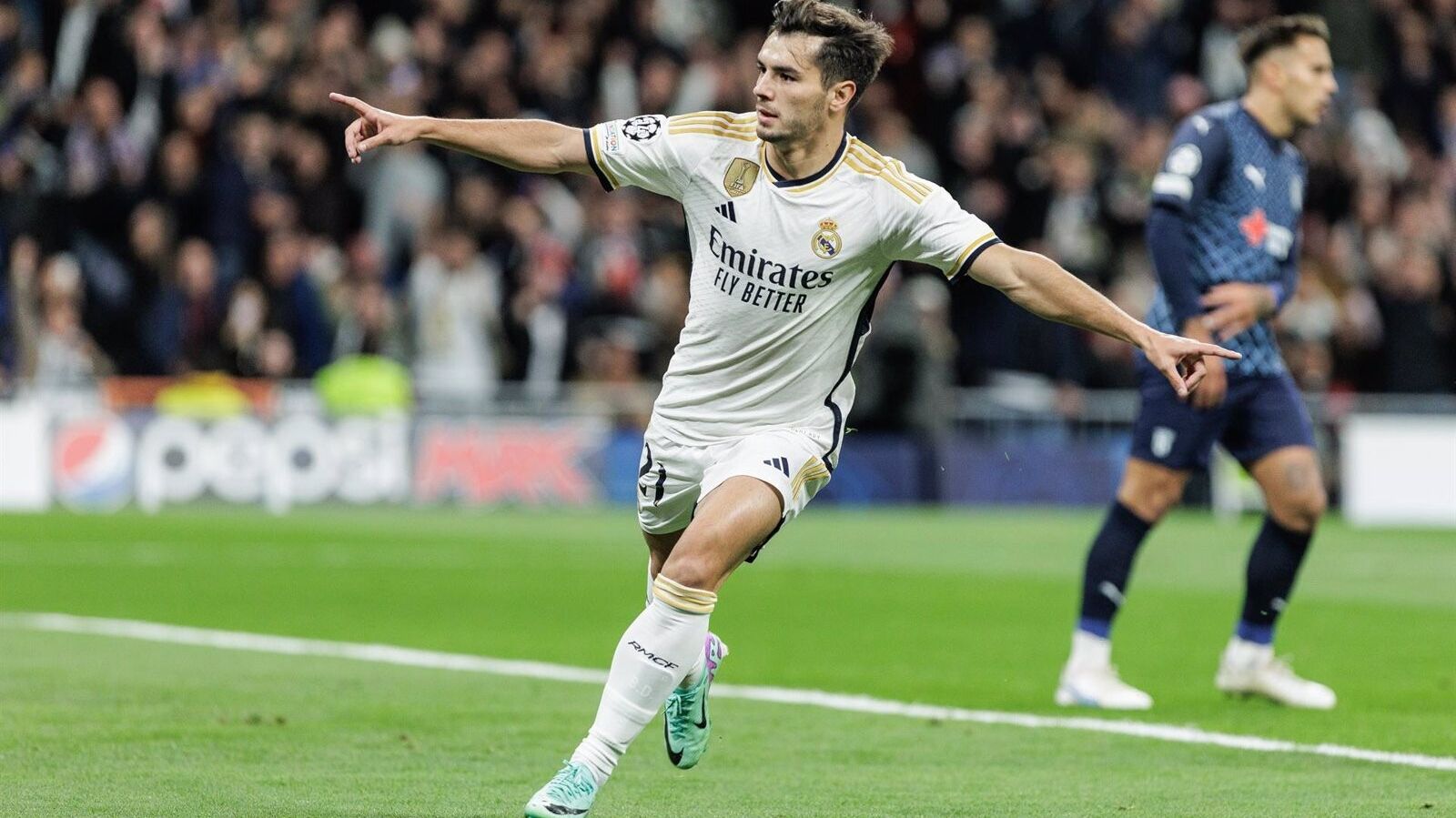 El Real Madrid golea rumbo a los octavos de Champions