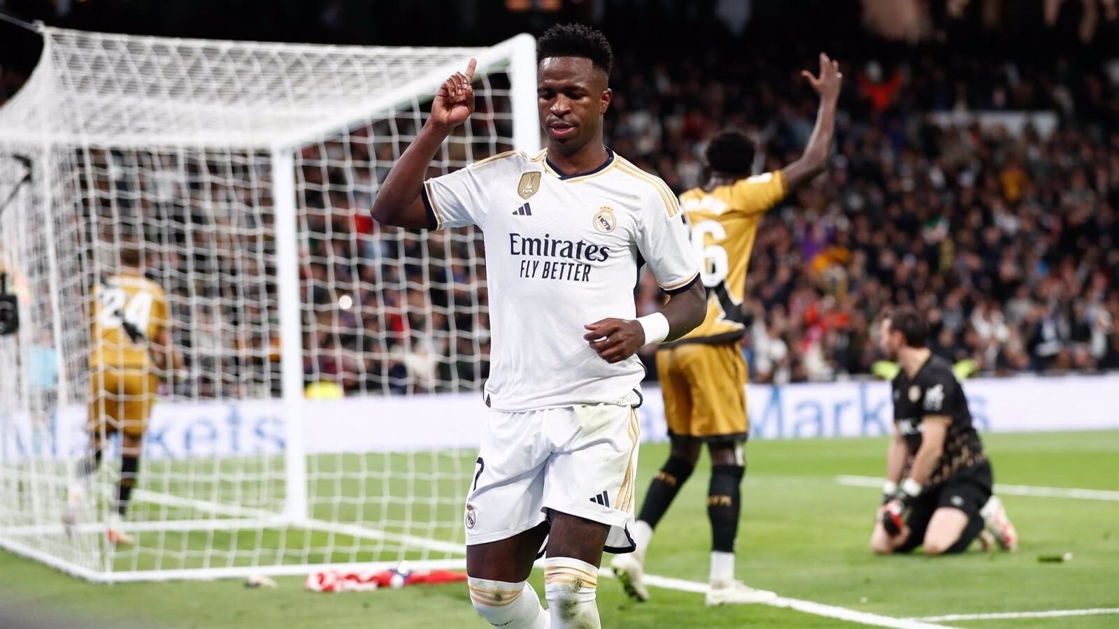 El Real Madrid falla al liderato ante el Rayo y empata sin goles en el Bernabéu