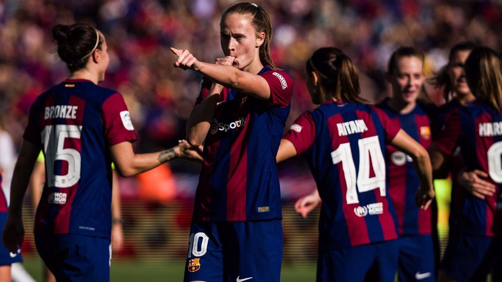 El Barça no da opciones y golea al Real Madrid para escaparse en la Liga F