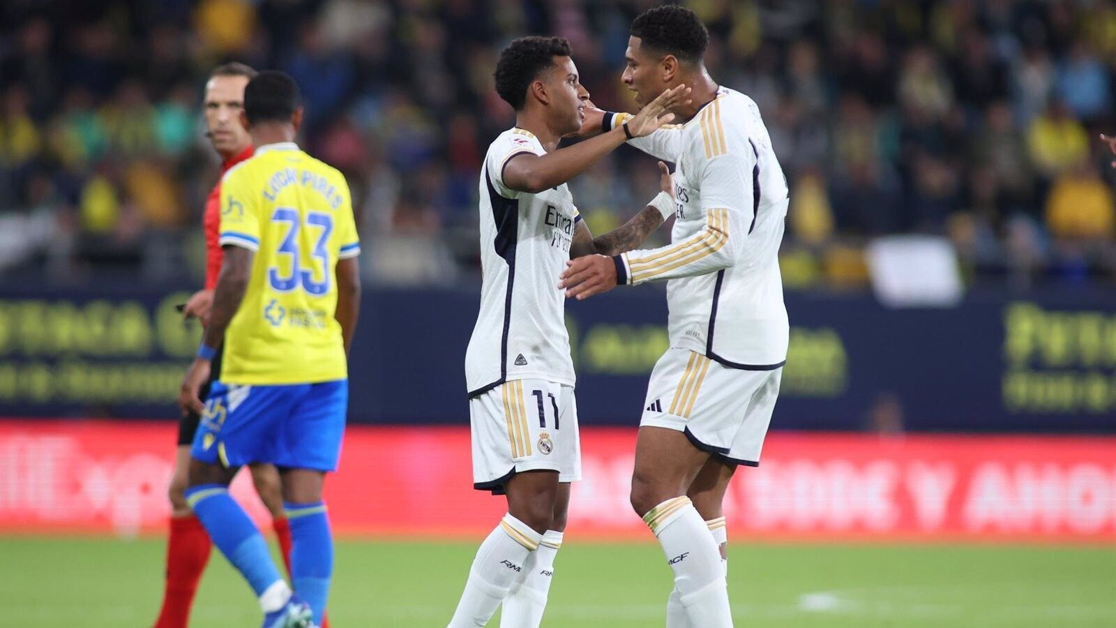 Rodrygo firma un doblete de lujo contra el Cádiz y el Real Madrid duerme líder