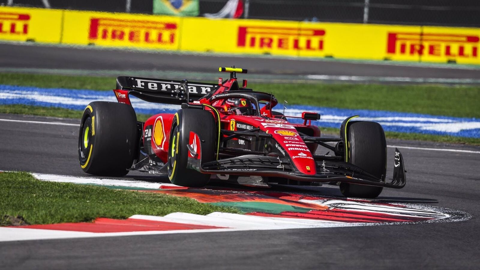 Carlos Sainz y Fernando Alonso finalizan quinto y sexto en el test de Abu Dabi