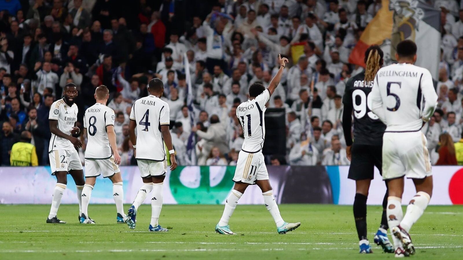 El Real Madrid ata con goleada su liderato en Champions