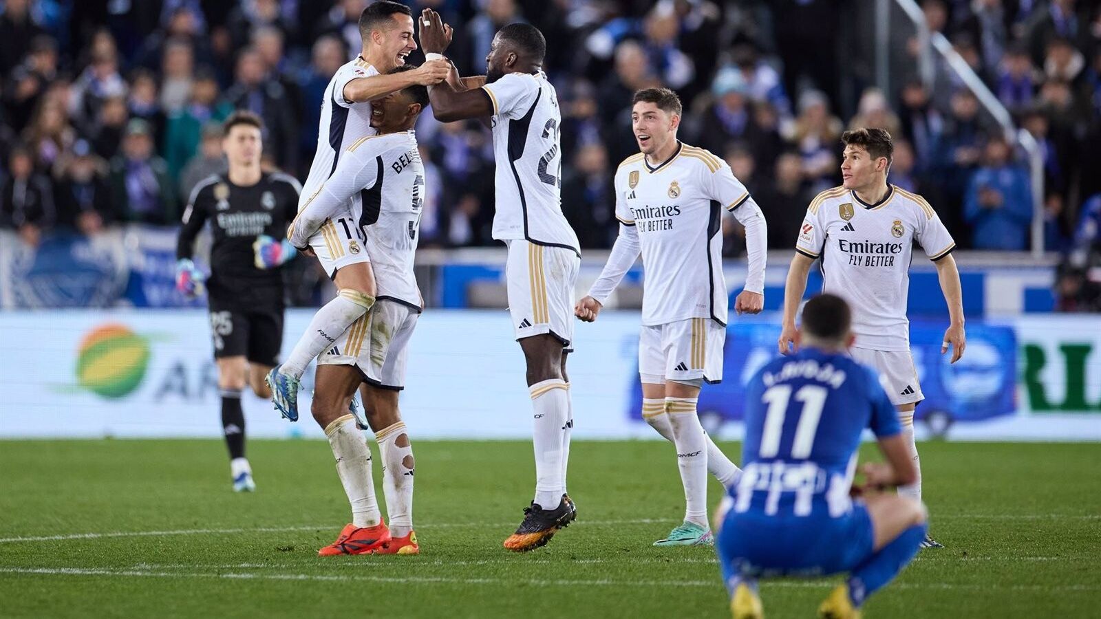 Lucas Vázquez da el liderato al Real Madrid en Mendizorroza y ganan al Alavés con el 0-1 en el descuento