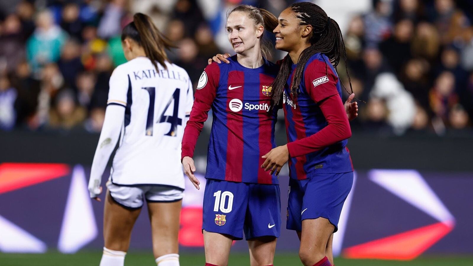 El Barça golea al Real Madrid y accede a la final de la Supercopa de España Femenina