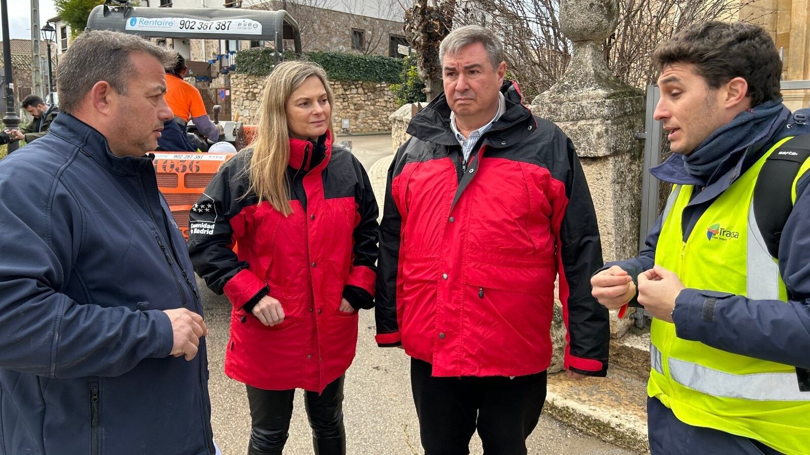 La Comunidad soterra la red de baja tensión y telefonía del casco urbano de Redueña