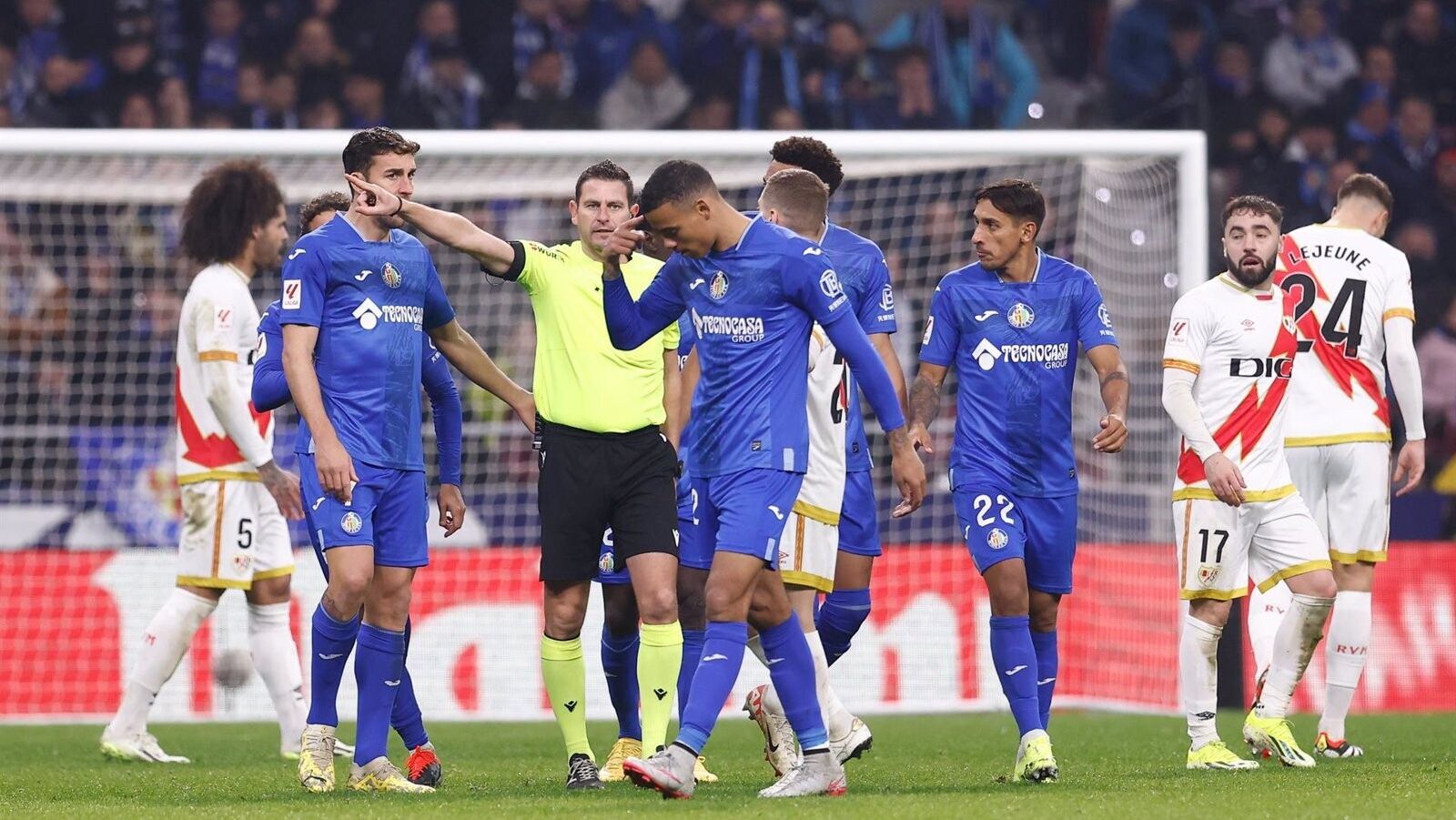 Valencia y Rayo ganan sus derbis a Villarreal y Getafe y la Real salva un punto ante el Alavés