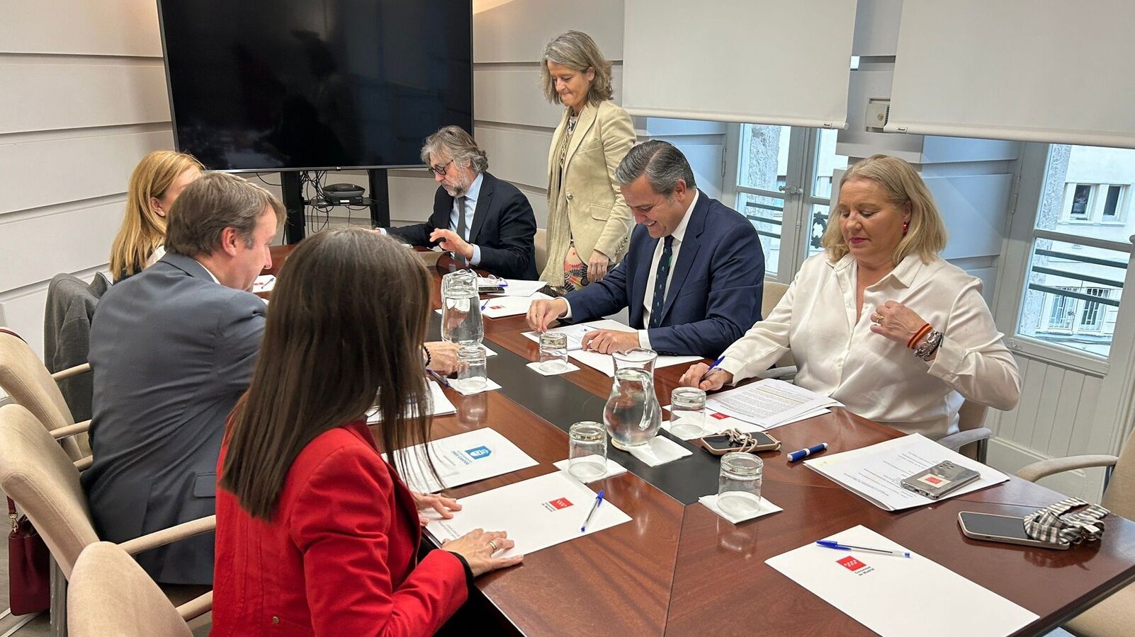 Reunión del alcalde de Tres Cantos y el consejero Jorge Rodrigo para mejorar la movilidad en el norte de Madrid
