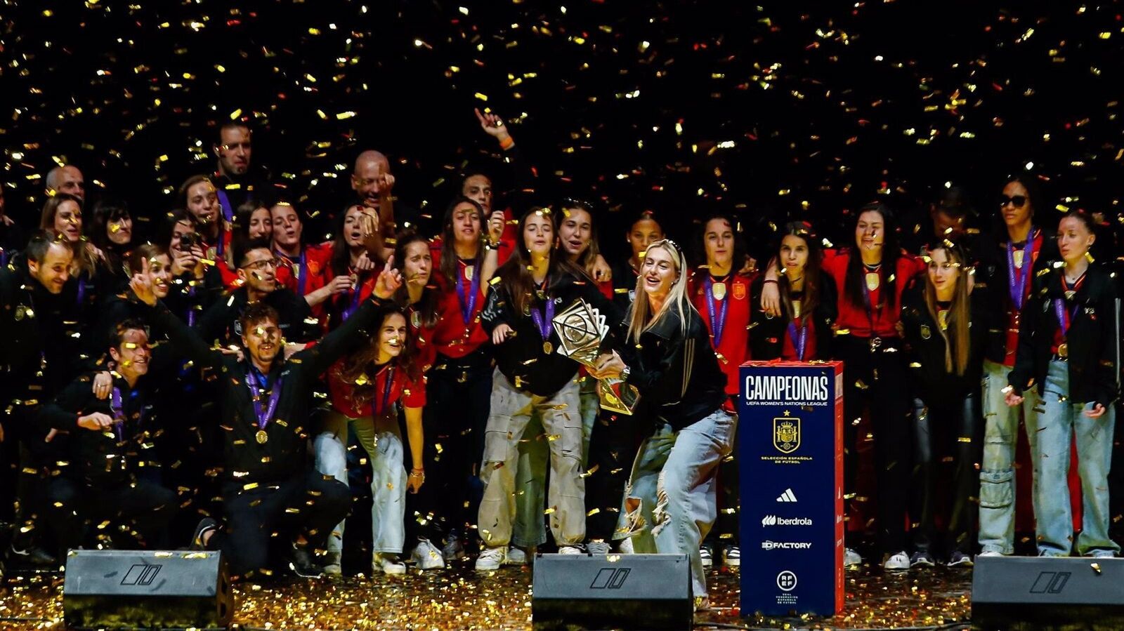 La selección española femenina de fútbol celebra su victoria pensando en los Juegos Olímpicos