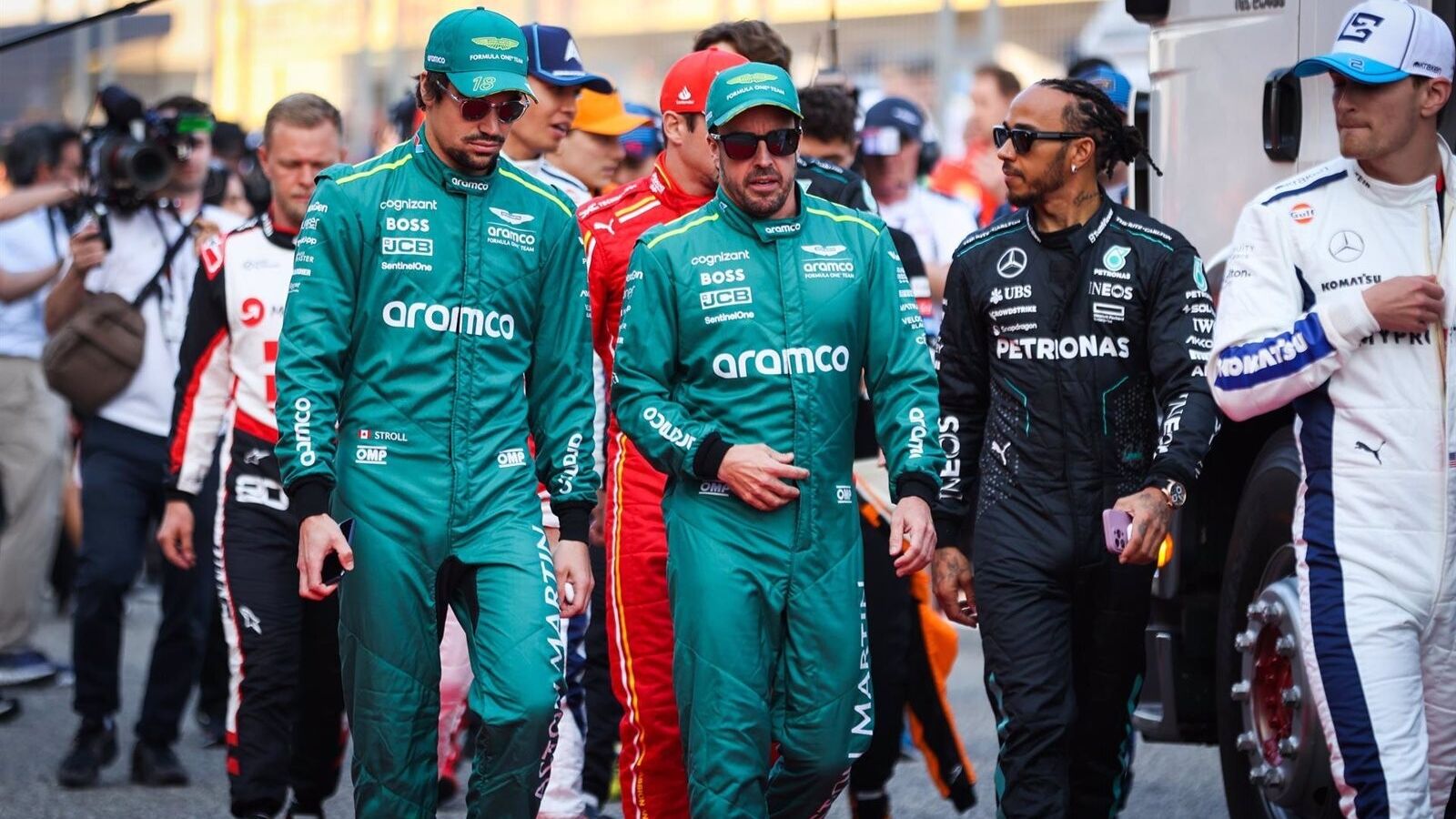 Alonso lidera los libres 2 y un convaleciente Sainz cumple en Yeda