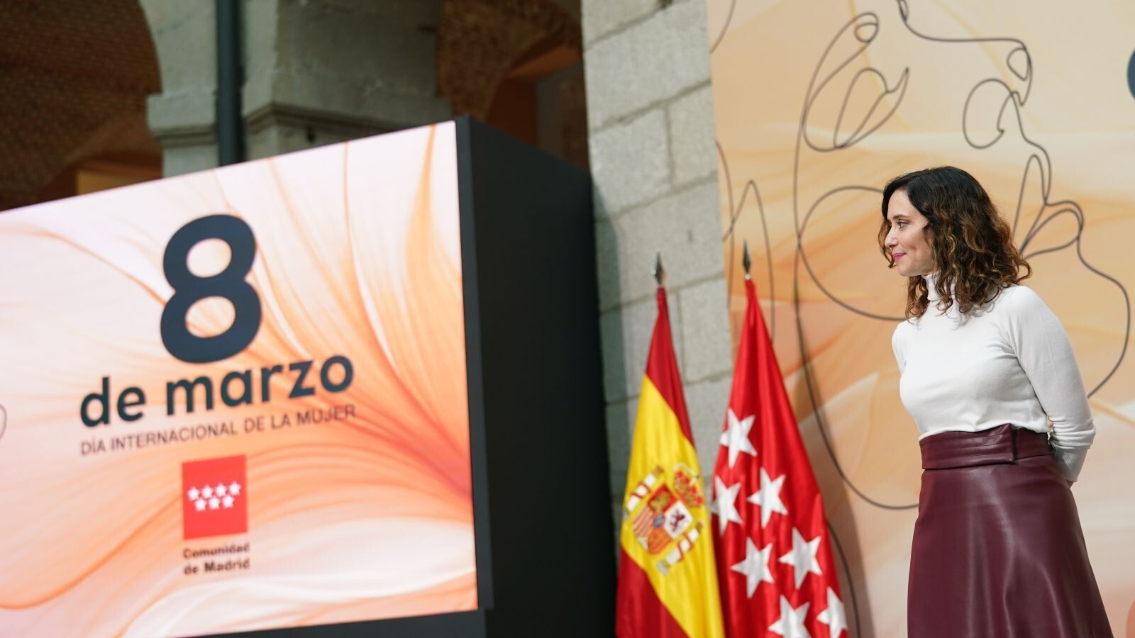 Díaz Ayuso carga contra la "revolución feminista" que ataca al hombre, la familia y la maternidad