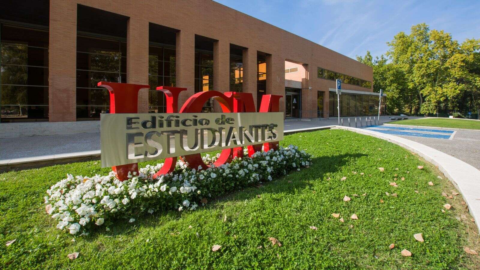 Ayuso defiende la comisión sobre Begoña Gómez y la UCM para mejorar la imagen de la universidad