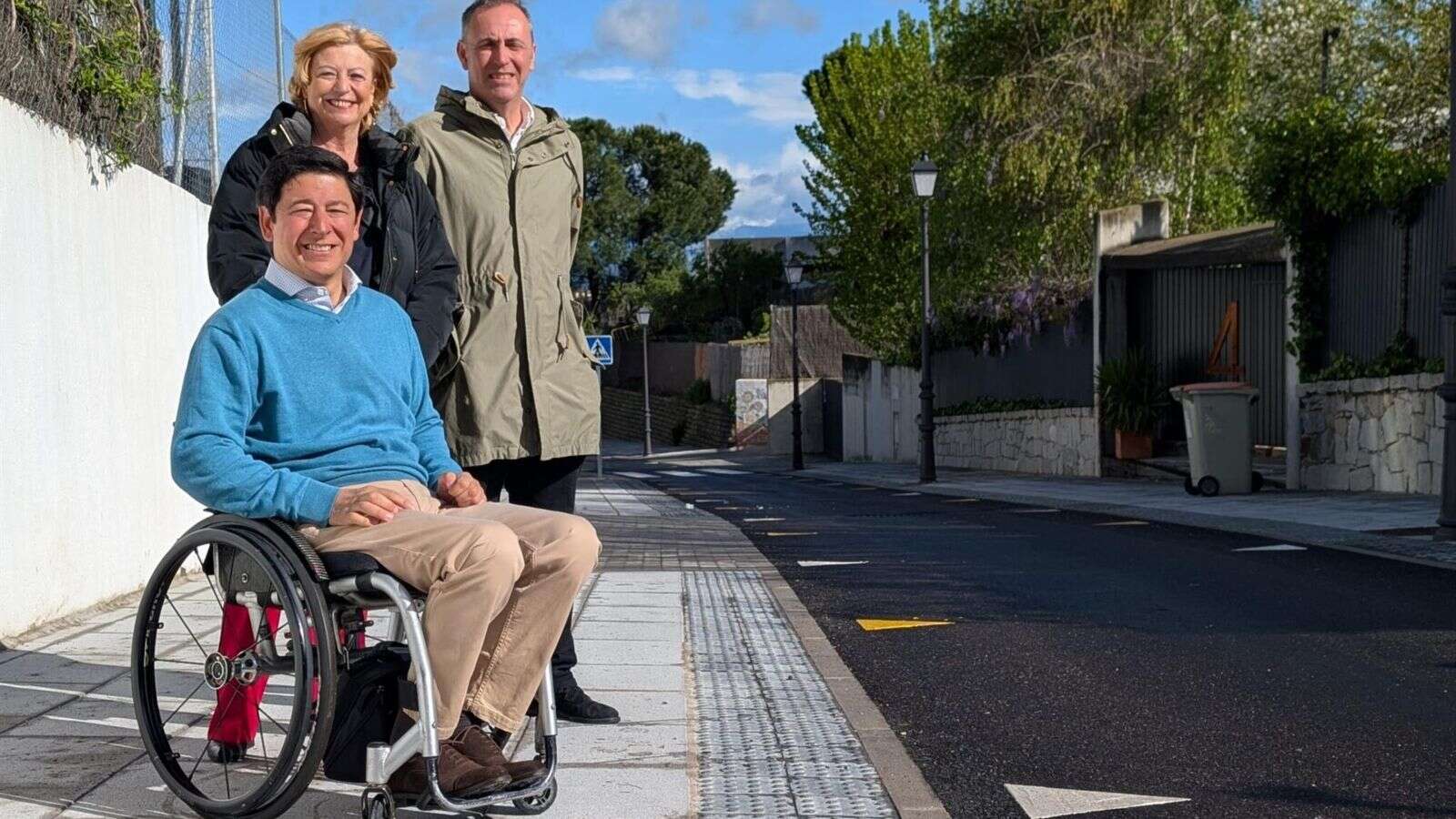 La calle Nadir en Moncloa - Aravaca se transforma en una vía accesible con una plataforma única y más zonas verdes