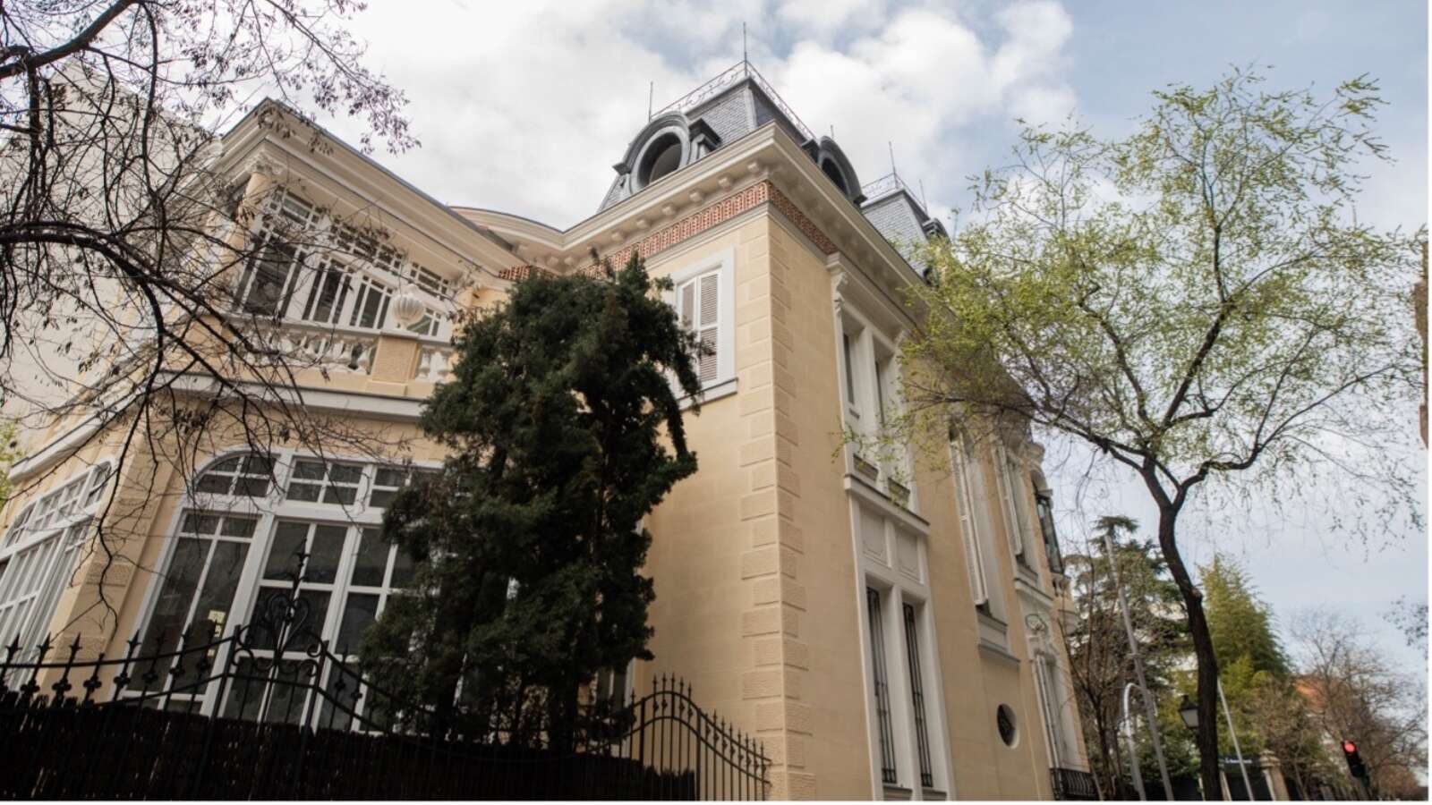 ABYA: el restaurante que devolvió la vida al Palacio de Saldaña y se ha convertido en referente de ocio gastronómico en el barrio de Salamanca