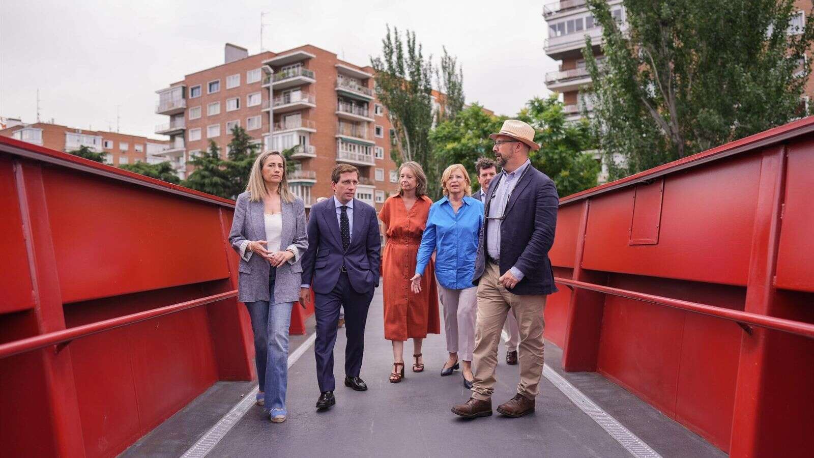 Salamanca y Chamartín ya están conectados por una nueva pasarela sobre la A-2
