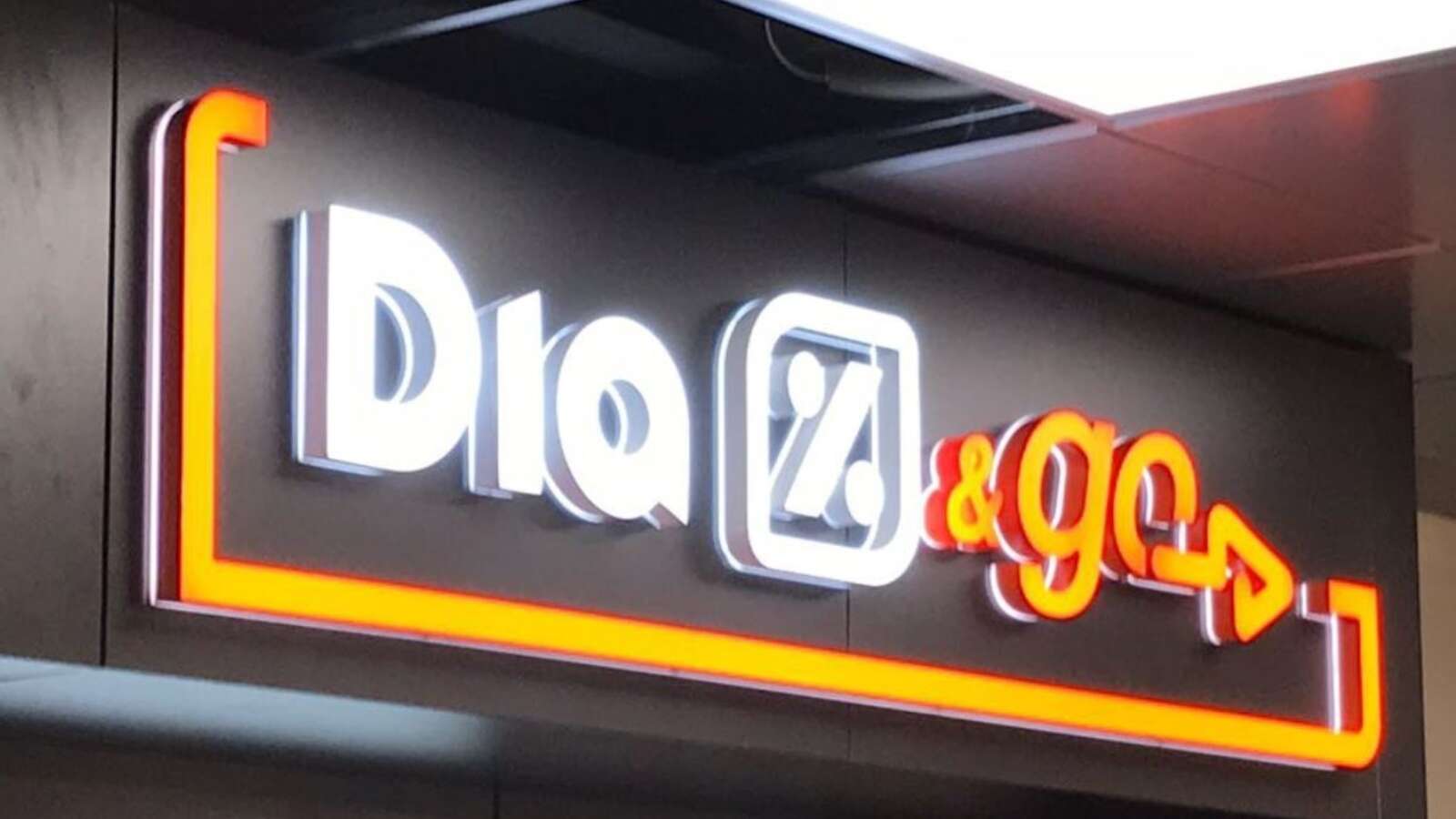 250627 cartel luminoso