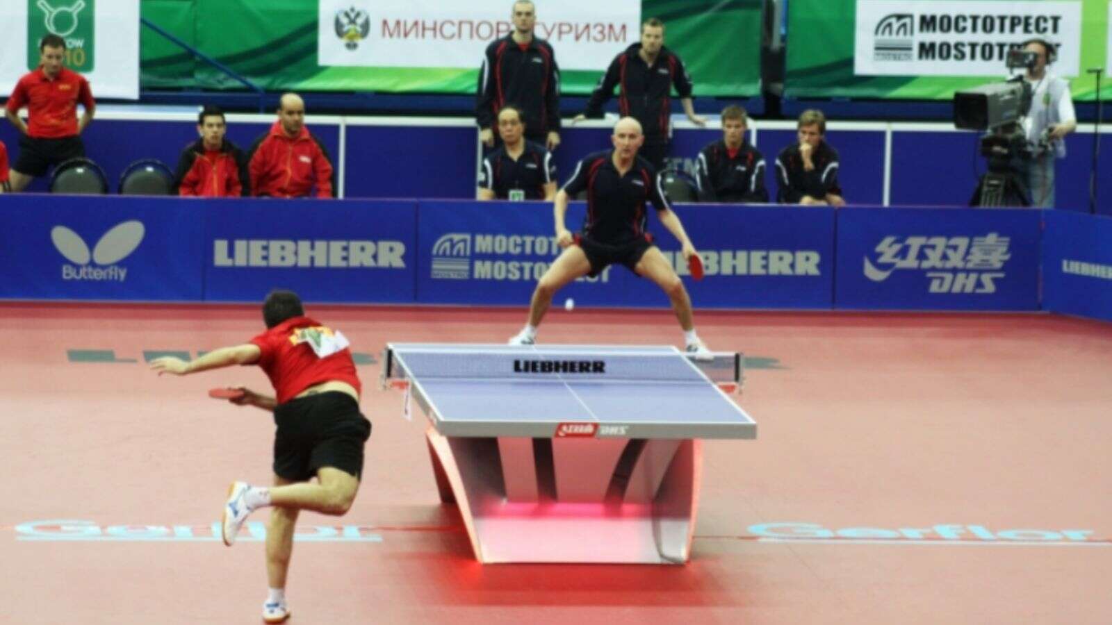 Choque de talentos: jóvenes promesas y sorpresas inesperadas en el tenis de mesa 