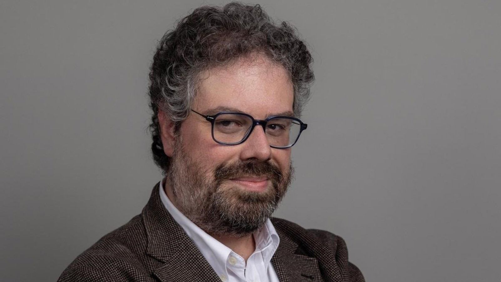 El escritor madrileño Sergio del Molino recibe el premio La Sombra del Ciprés 2025