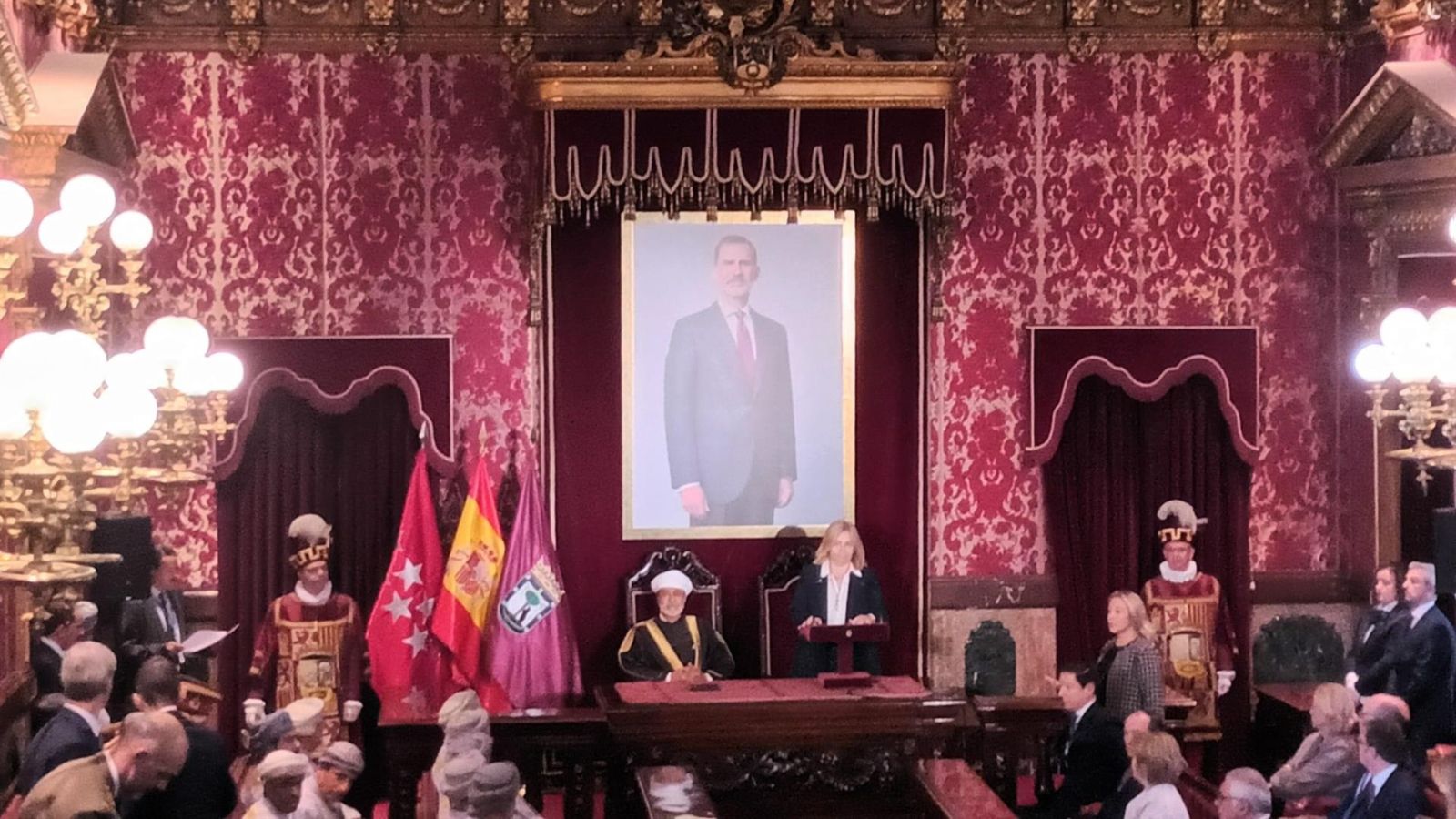 Madrid entrega la Llave de Oro al sultán de Omán en un acto sin presencia de Más Madrid ni Vox